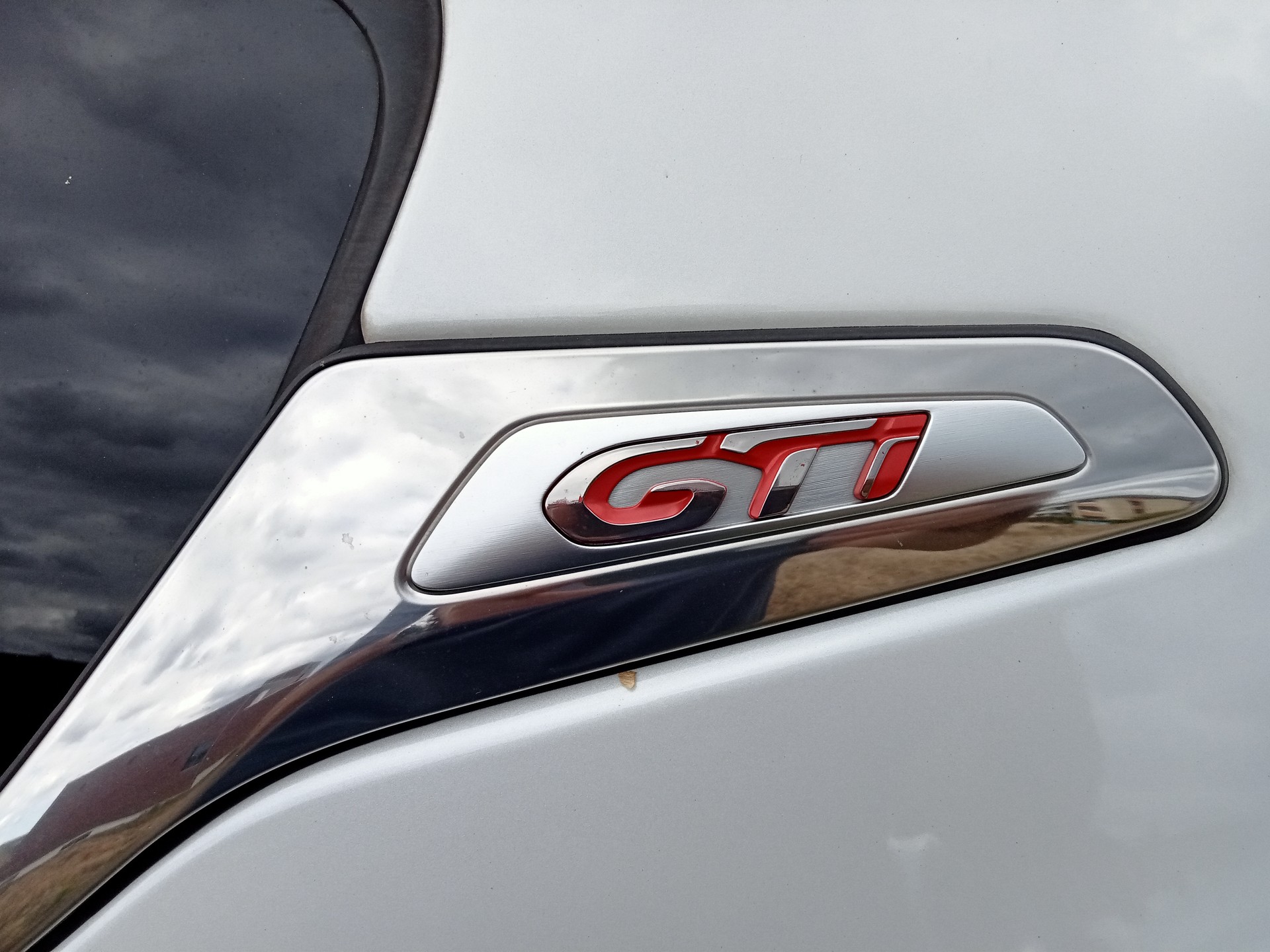 PEUGEOT 208 1.6 Turbo GTi-image-6