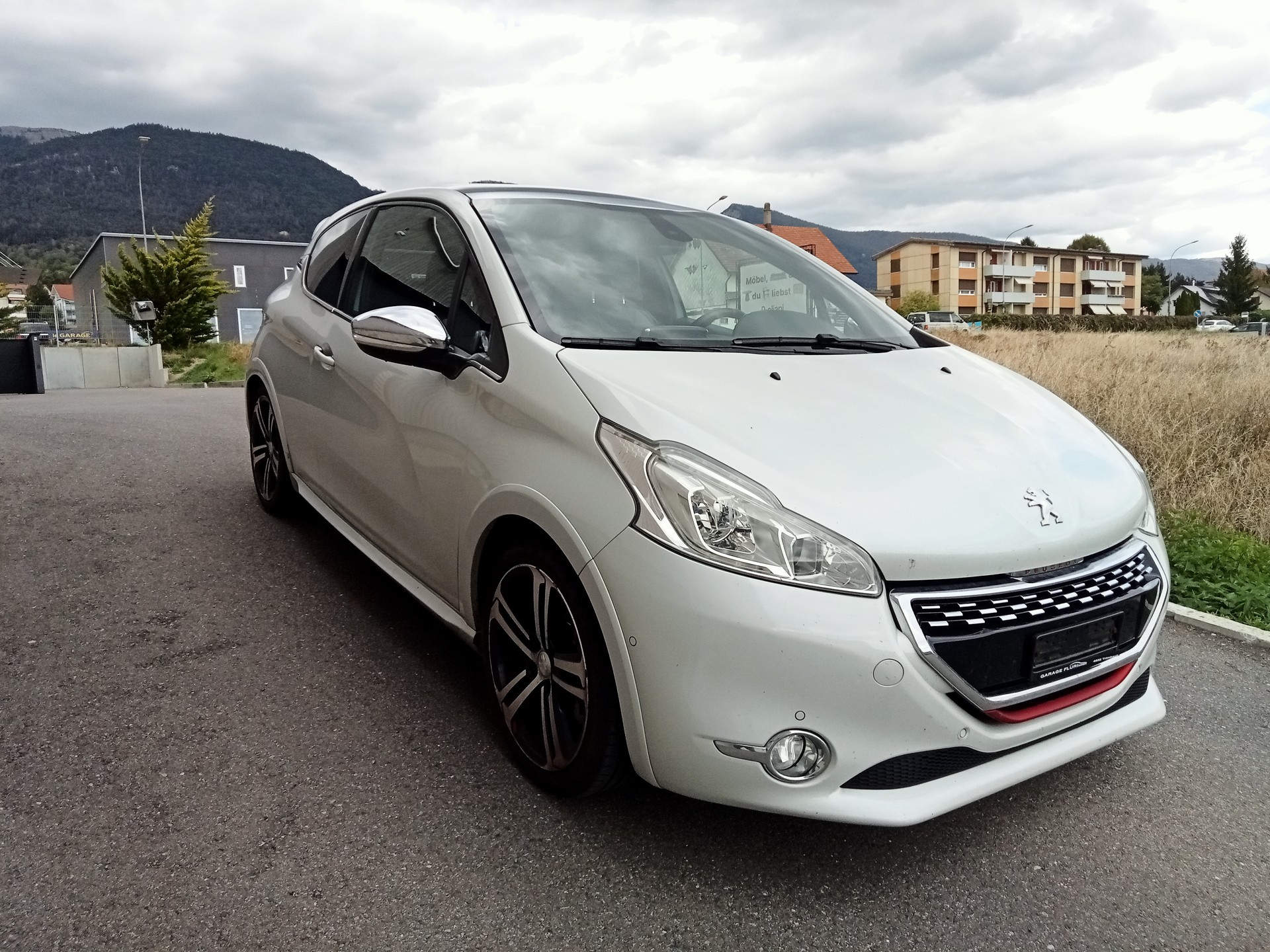 PEUGEOT 208 1.6 Turbo GTi-image-1