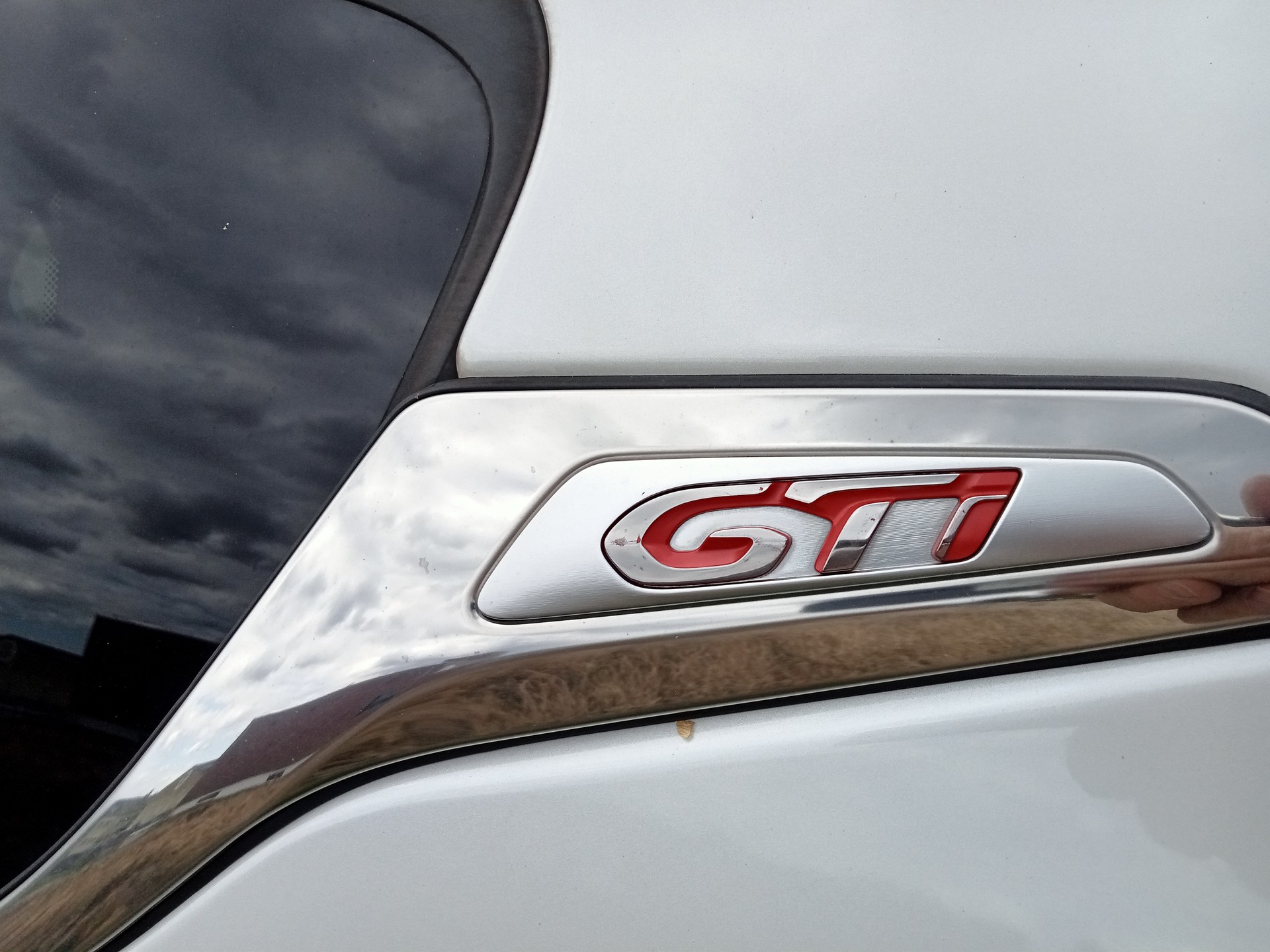 PEUGEOT 208 1.6 Turbo GTi-image-10
