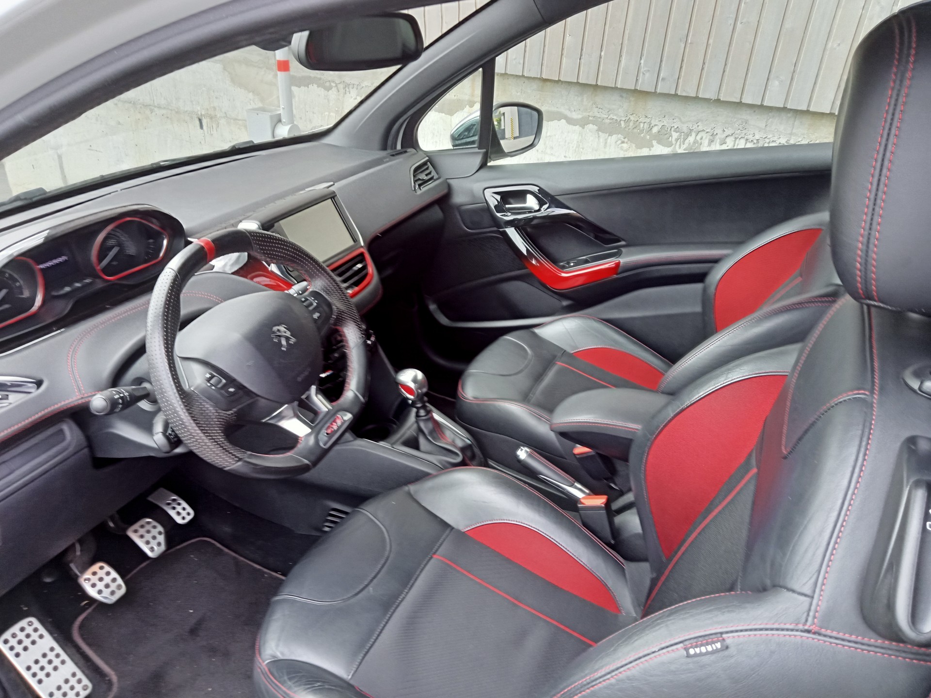 PEUGEOT 208 1.6 Turbo GTi-image-7