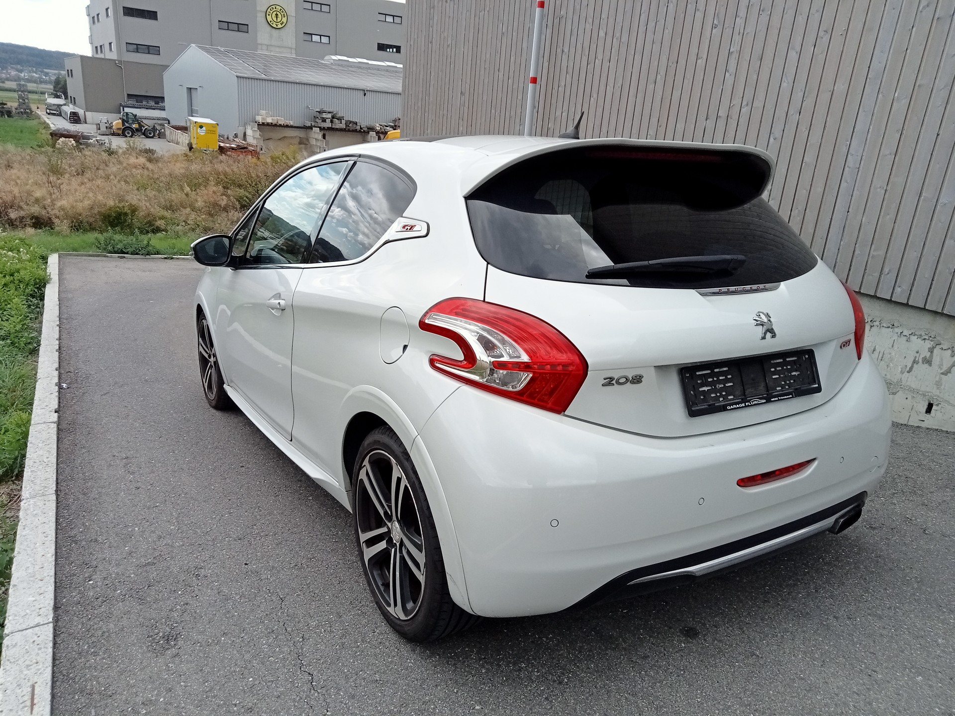 PEUGEOT 208 1.6 Turbo GTi-image-5