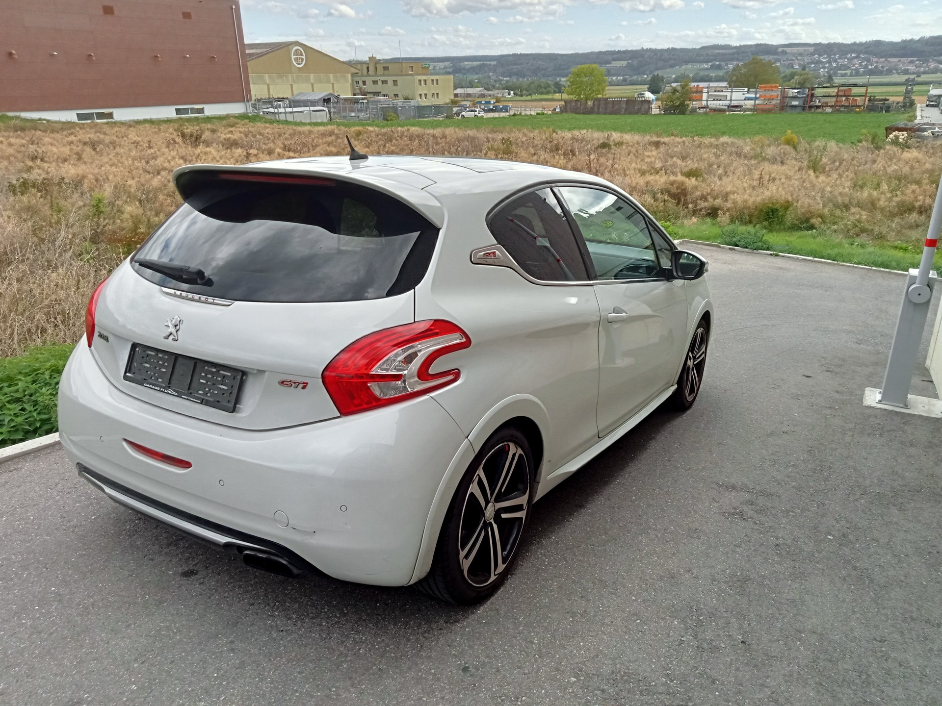 PEUGEOT 208 1.6 Turbo GTi-image-4