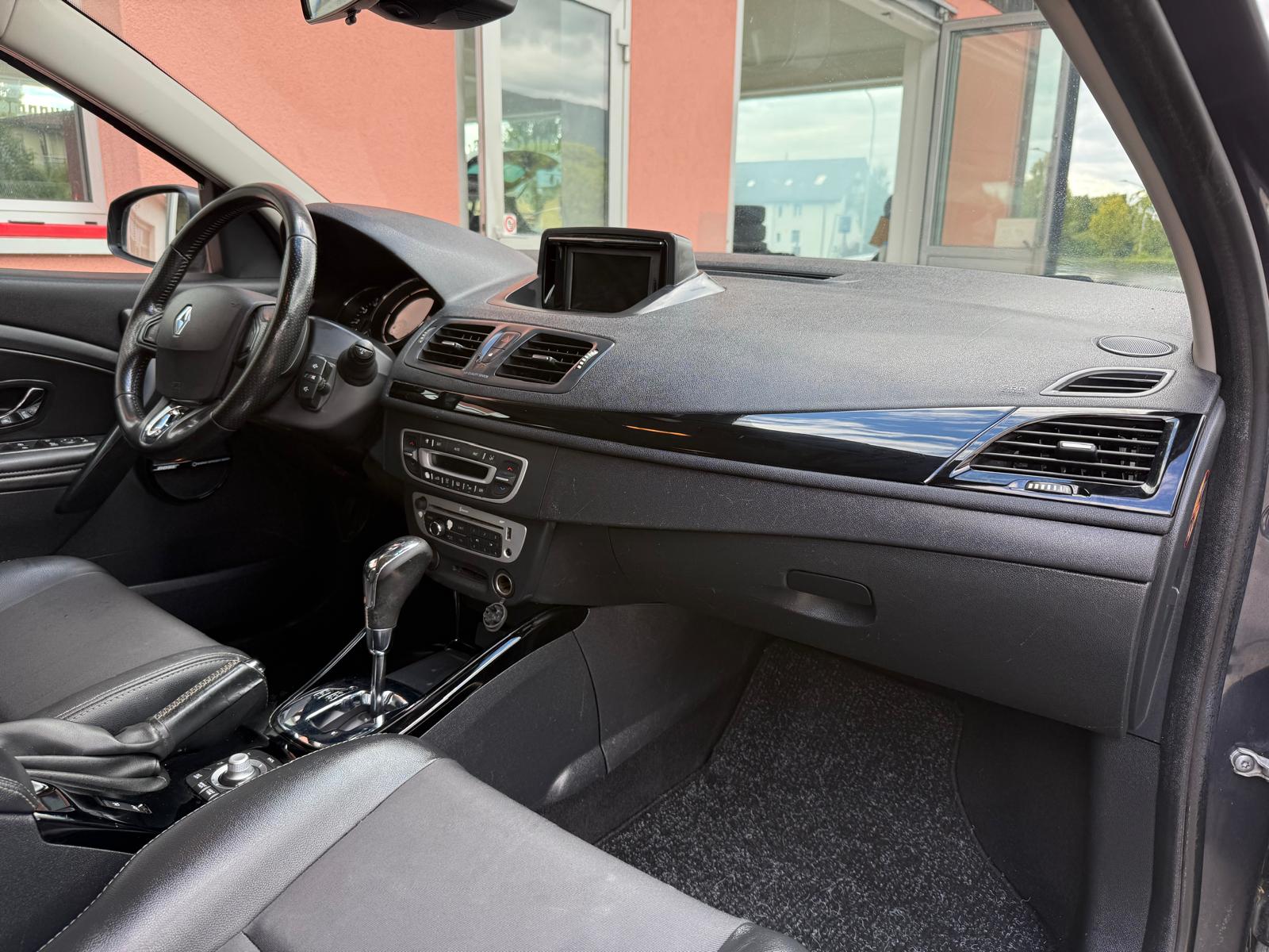 RENAULT Mégane Grandtour 1.5 dCi Bose EDC-image-7