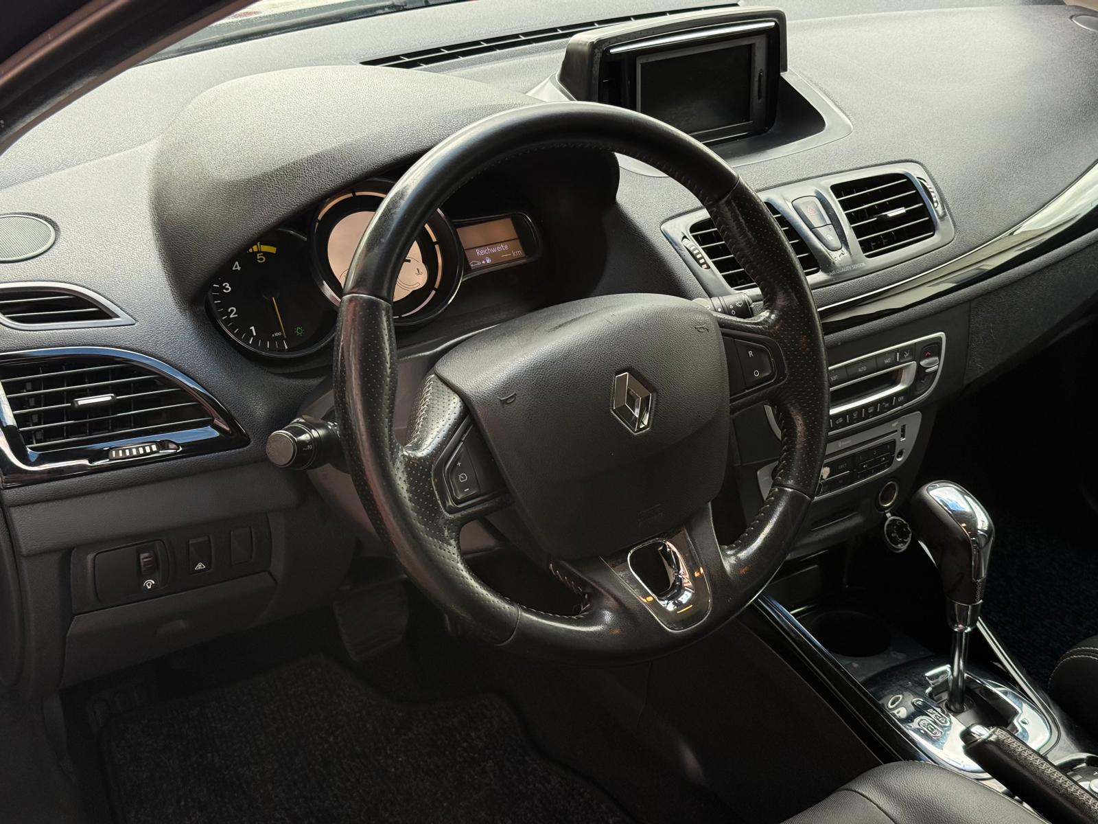 RENAULT Mégane Grandtour 1.5 dCi Bose EDC-image-10