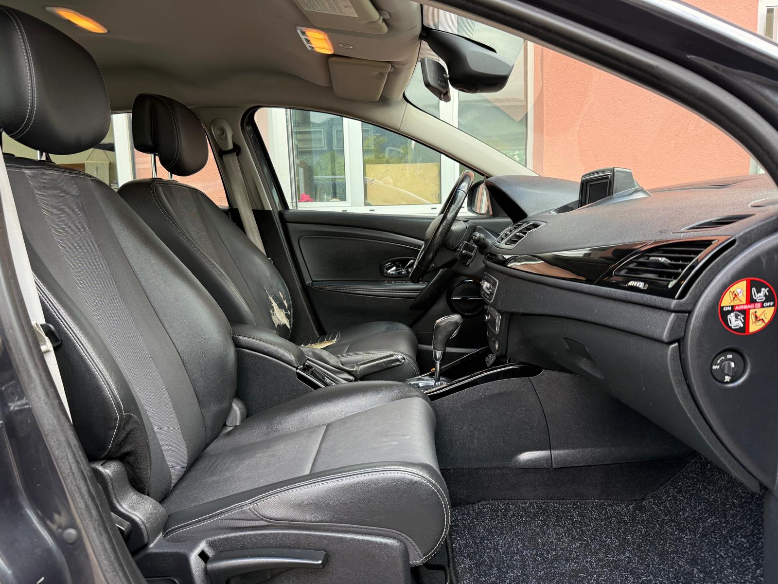 RENAULT Mégane Grandtour 1.5 dCi Bose EDC-image-8