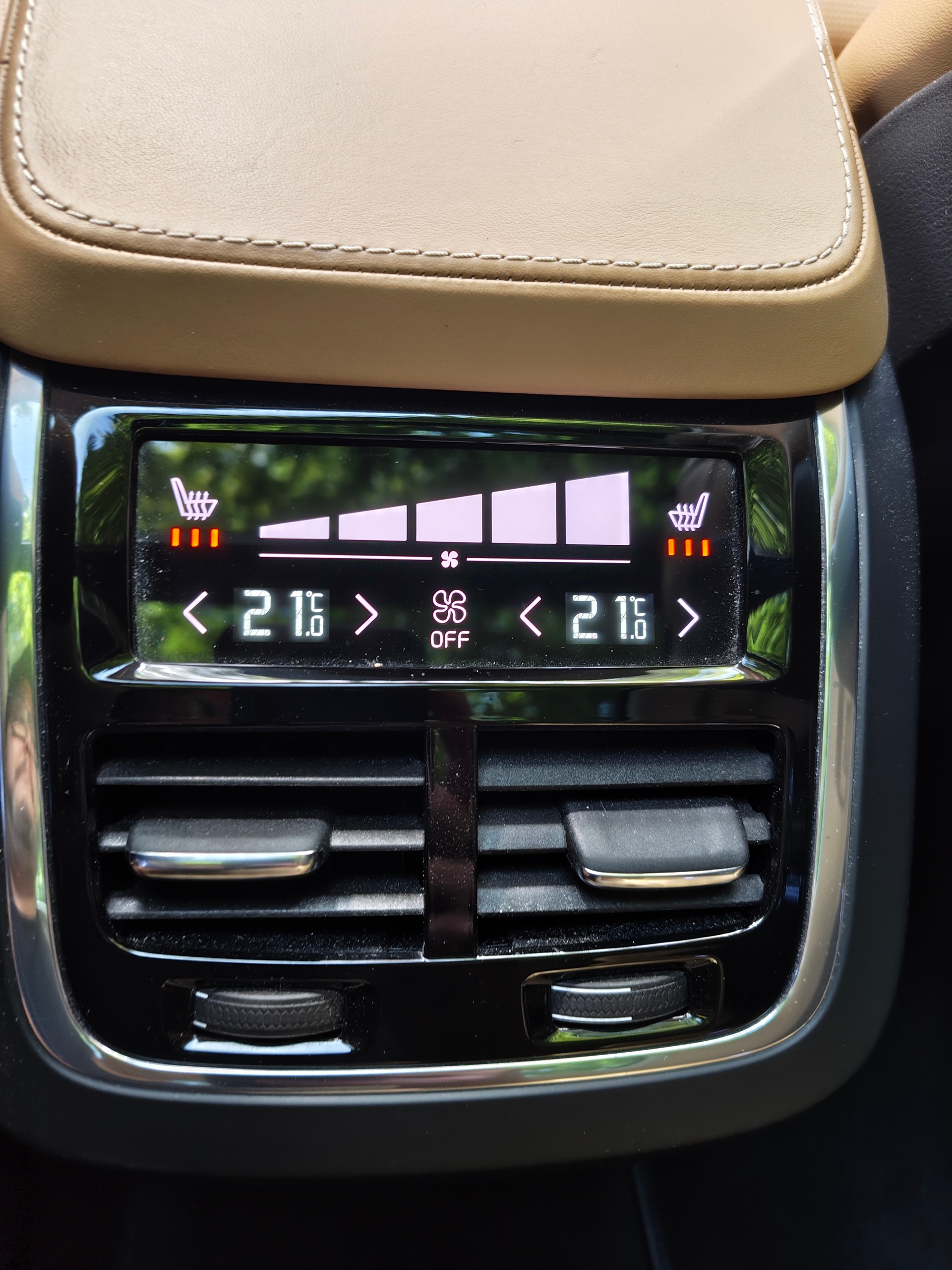 VOLVO 2.0 T6 Inscription 7P. AWD-image-17