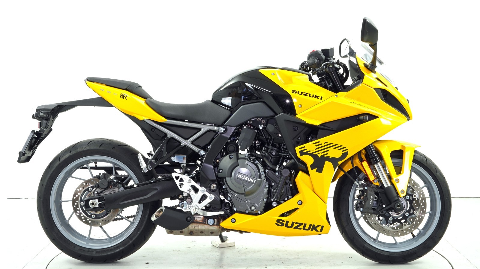 SUZUKI GSX-8R-showroom-element-3