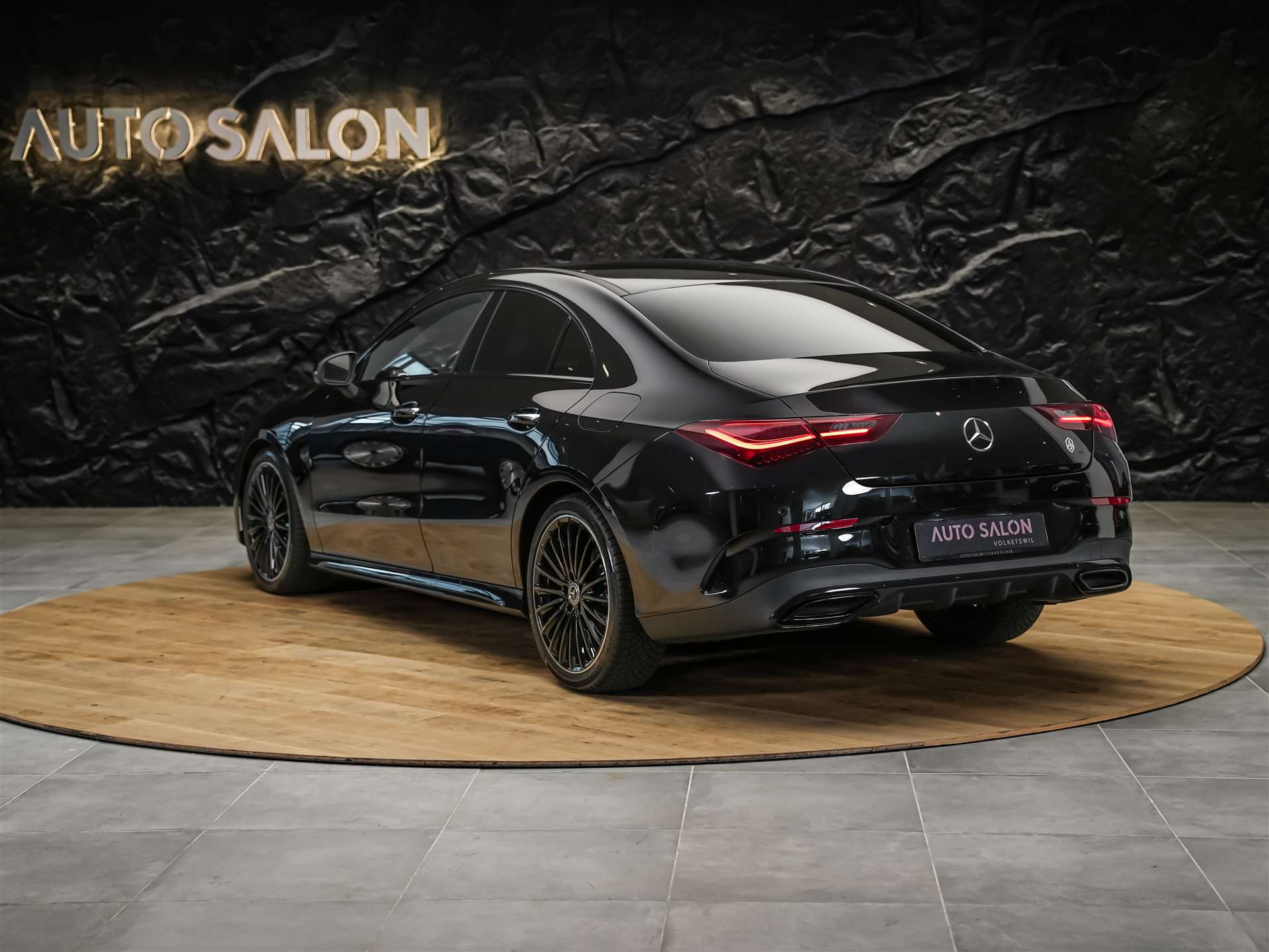 MERCEDES-BENZ CLA 200 d AMG Night Edition *ALL BLACK*Facelift*Ambientebeleuchtung*-image-3