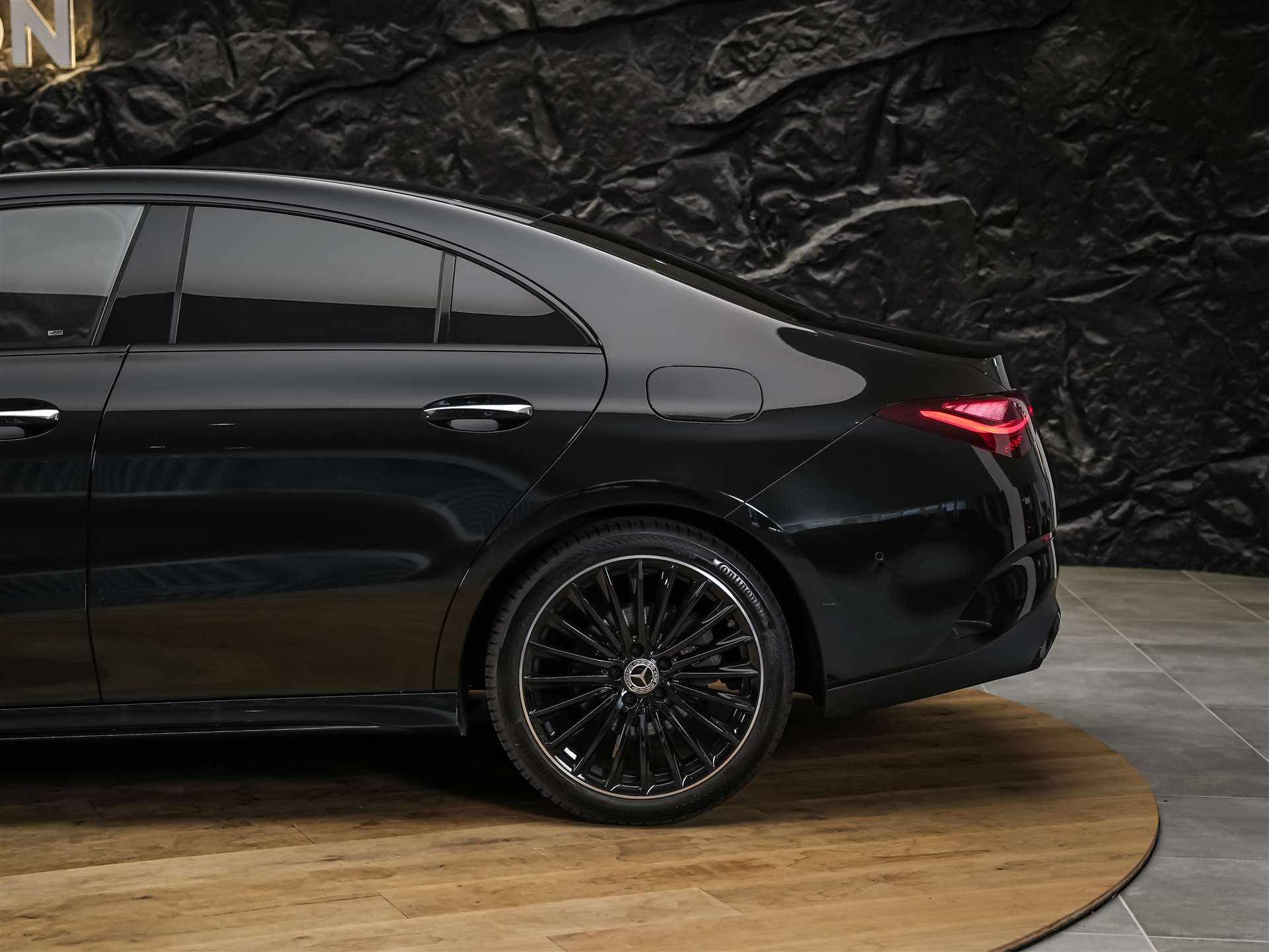 MERCEDES-BENZ CLA 200 d AMG Night Edition *ALL BLACK*Facelift*Ambientebeleuchtung*-image-17