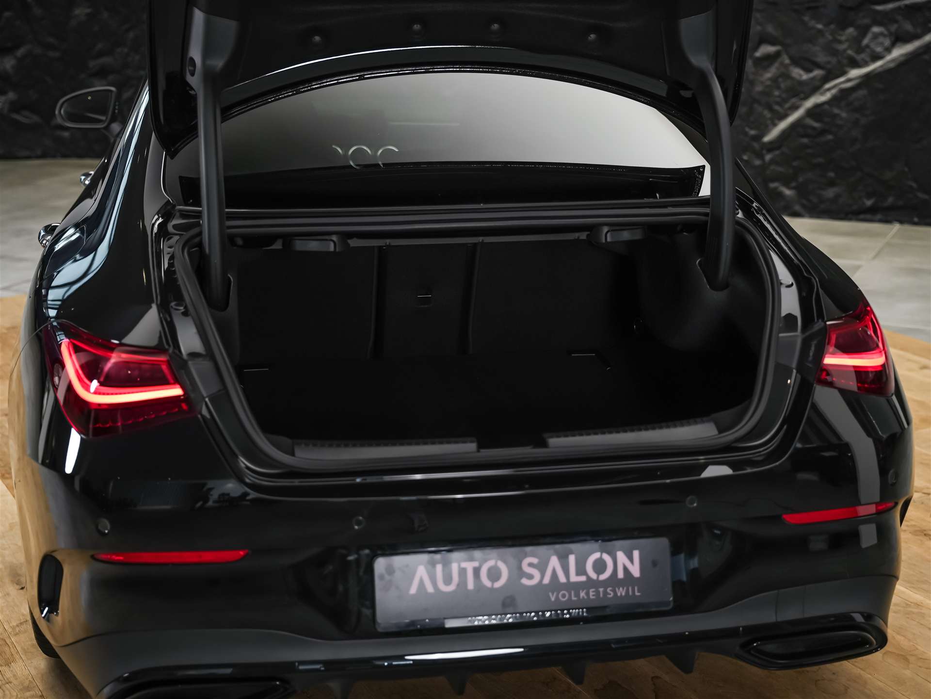 MERCEDES-BENZ CLA 200 d AMG Night Edition *ALL BLACK*Facelift*Ambientebeleuchtung*-image-40