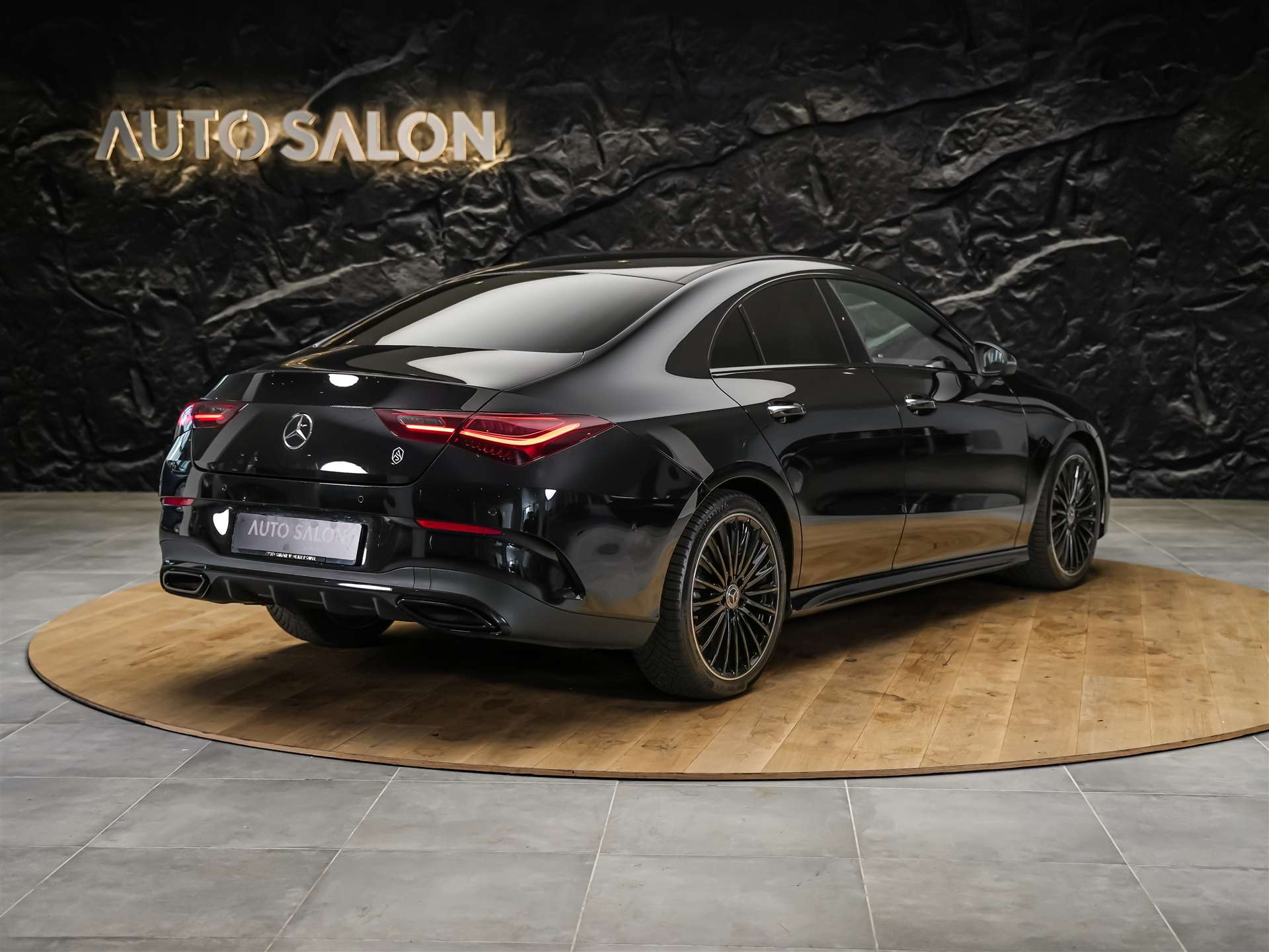 MERCEDES-BENZ CLA 200 d AMG Night Edition *ALL BLACK*Facelift*Ambientebeleuchtung*-image-5