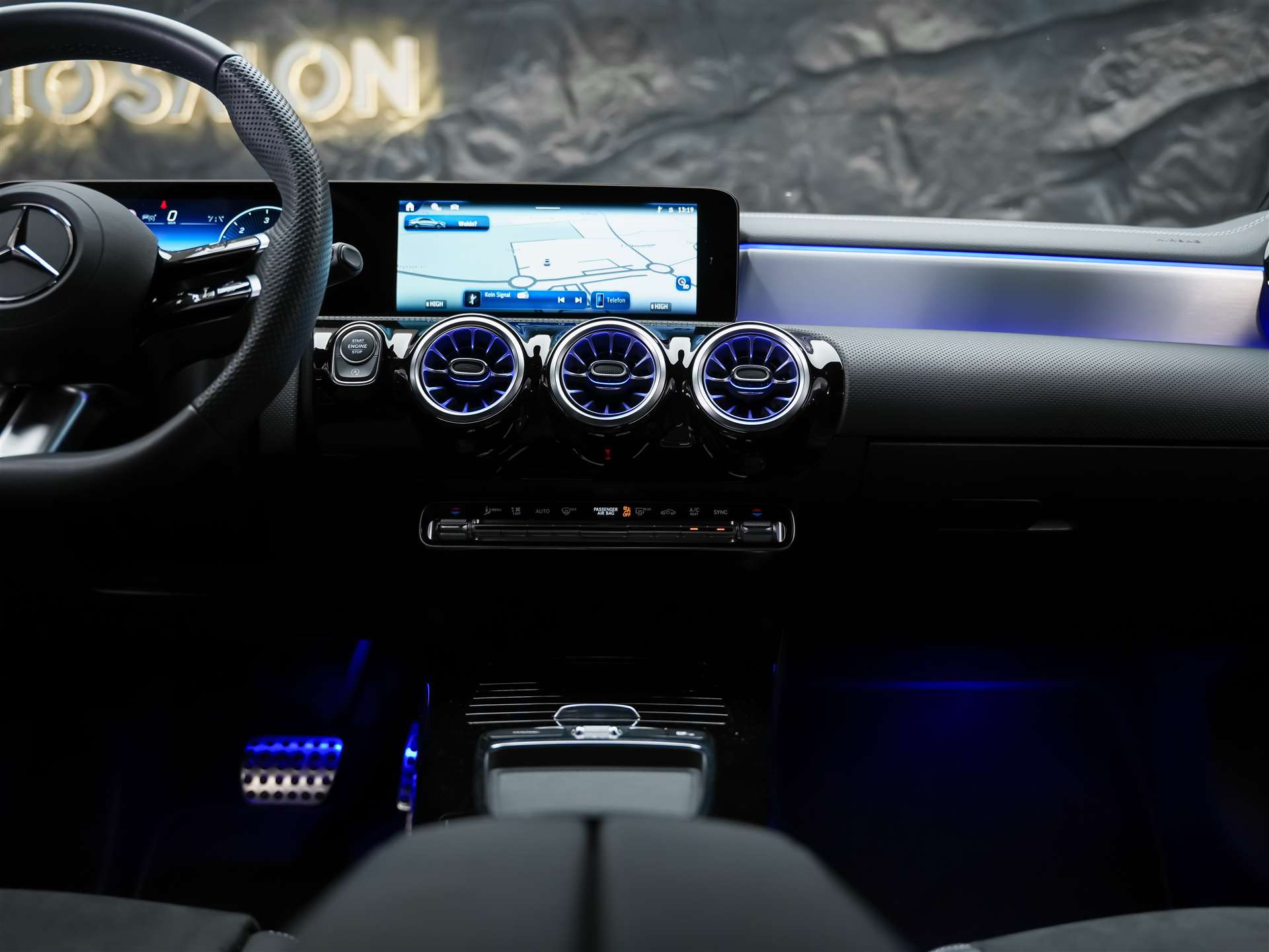 MERCEDES-BENZ CLA 200 d AMG Night Edition *ALL BLACK*Facelift*Ambientebeleuchtung*-image-19