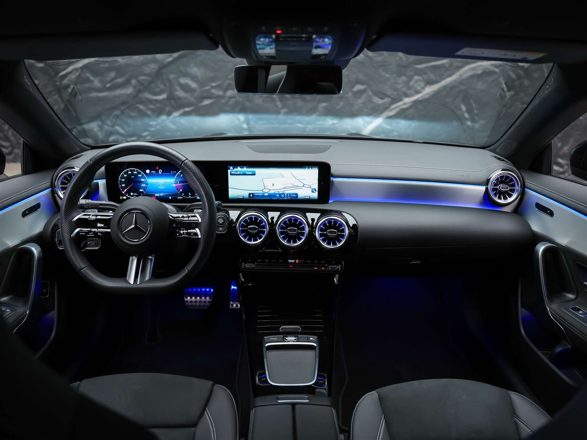 MERCEDES-BENZ CLA 200 d AMG Night Edition *ALL BLACK*Facelift*Ambientebeleuchtung*-image-18