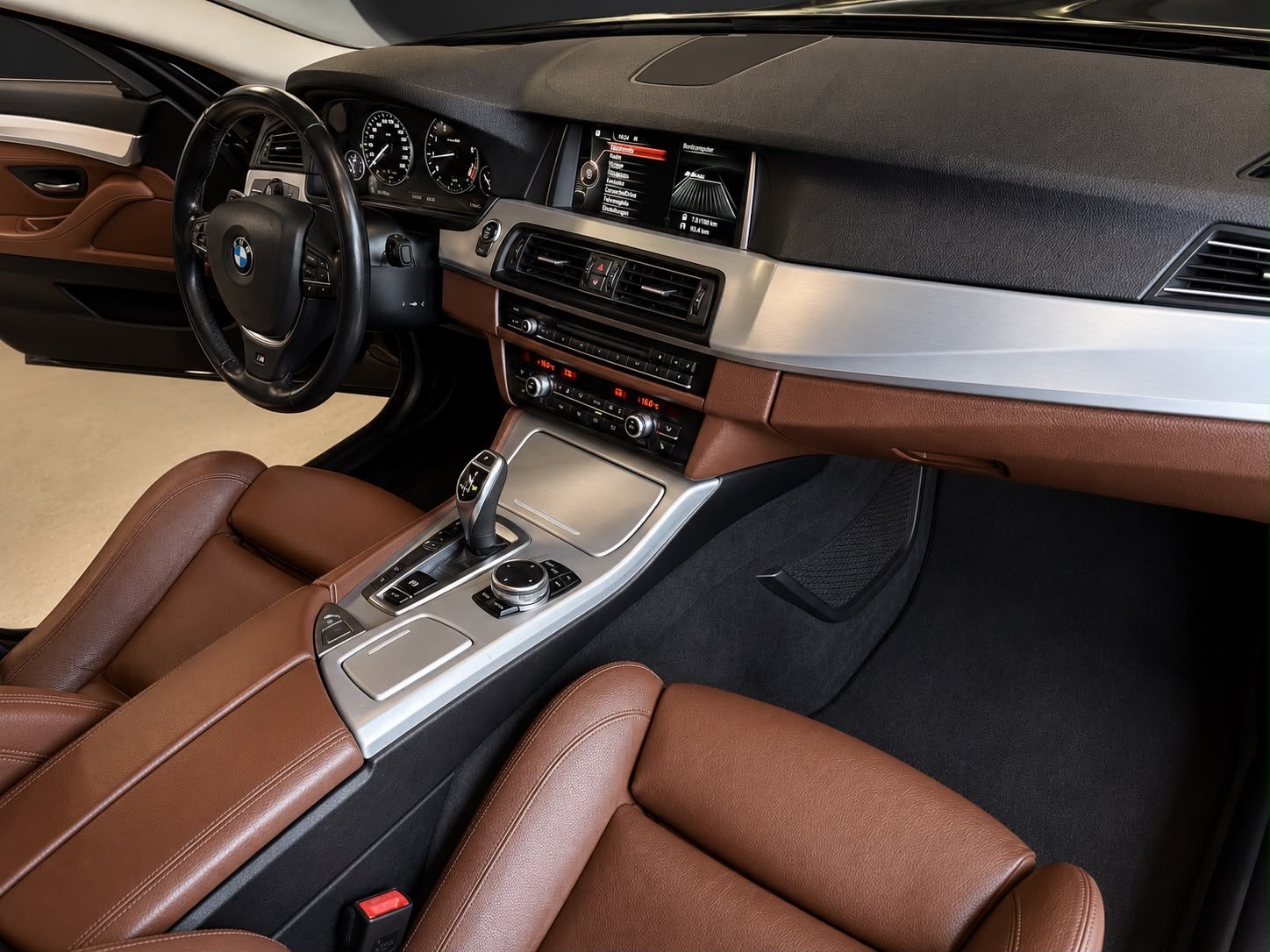 BMW 528i Touring xDrive Modern Line Steptronic-image-11