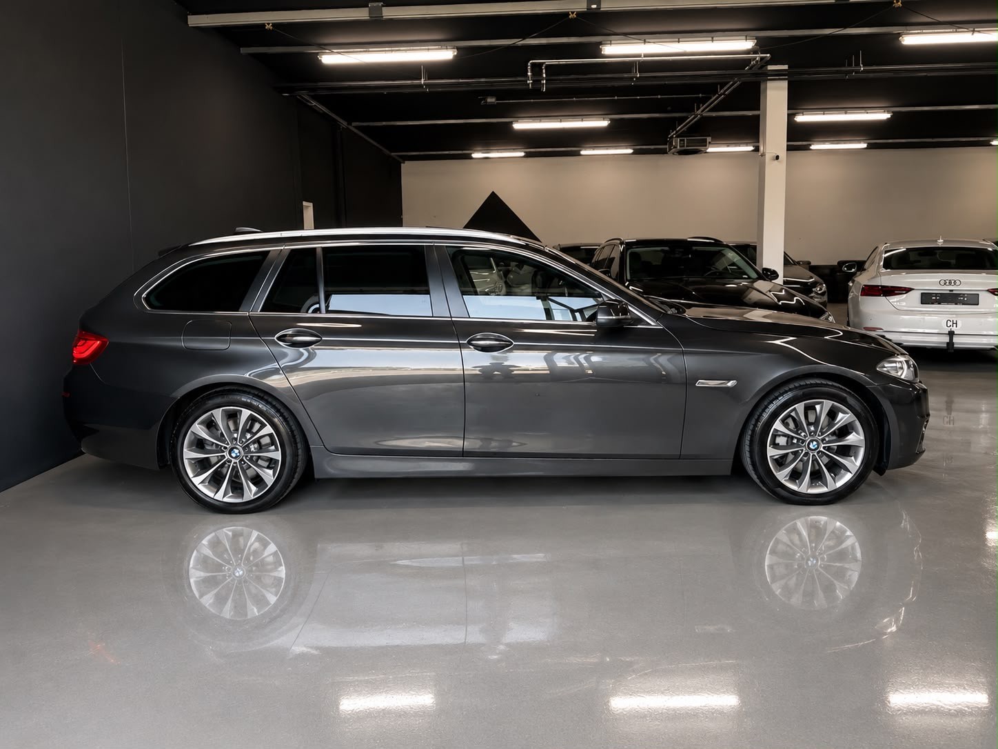 BMW 528i Touring xDrive Modern Line Steptronic-image-9