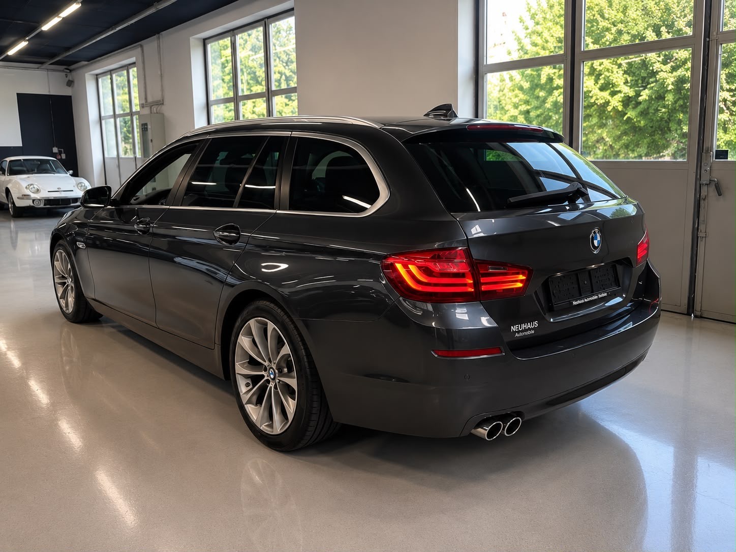 BMW 528i Touring xDrive Modern Line Steptronic-image-7