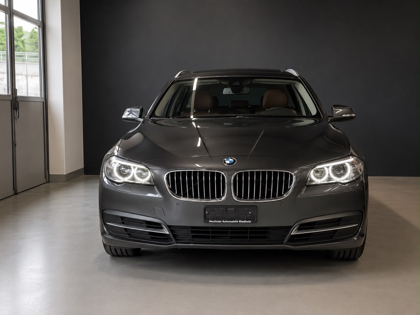 BMW 528i Touring xDrive Modern Line Steptronic-image-5