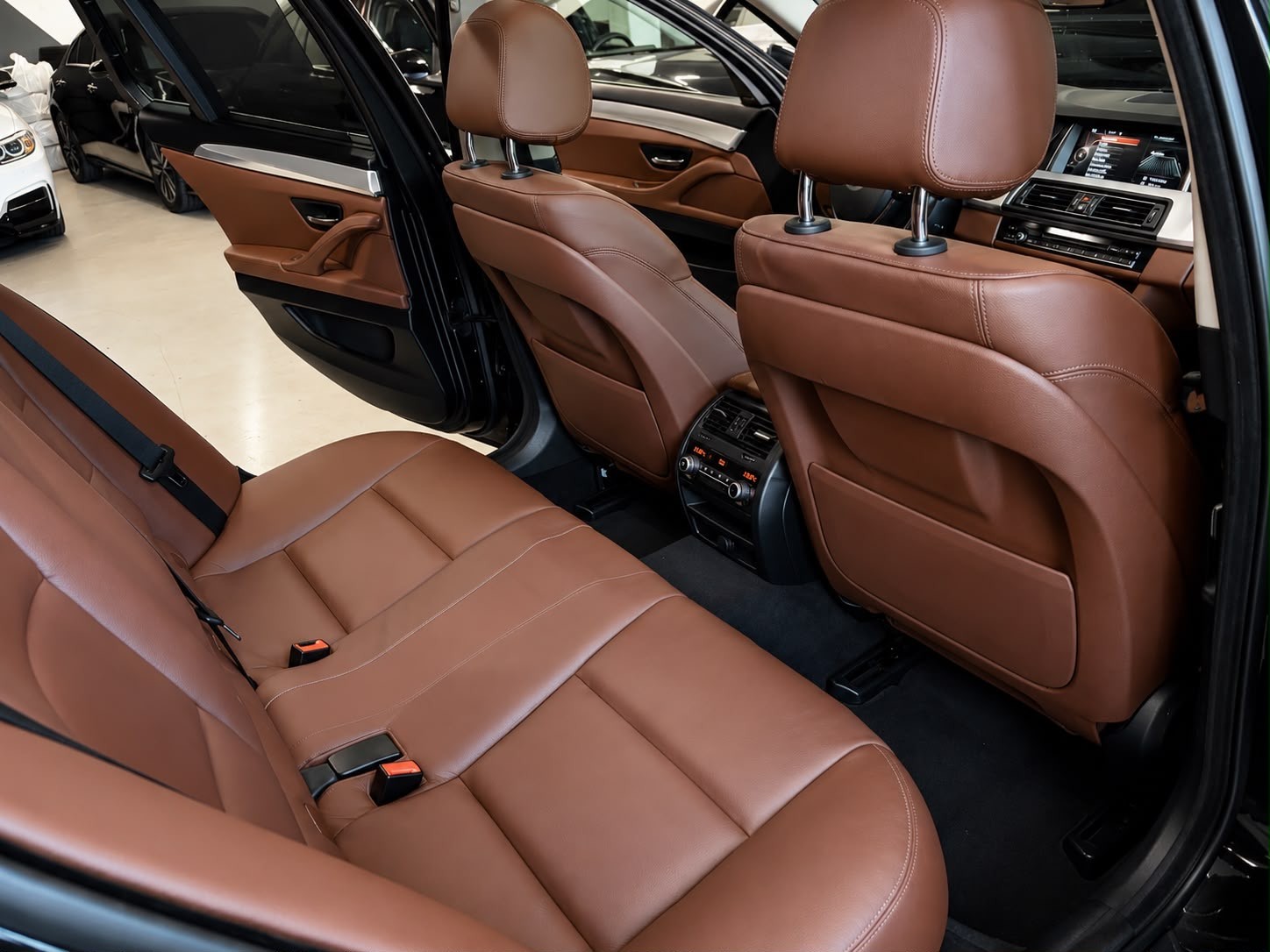 BMW 528i Touring xDrive Modern Line Steptronic-image-14