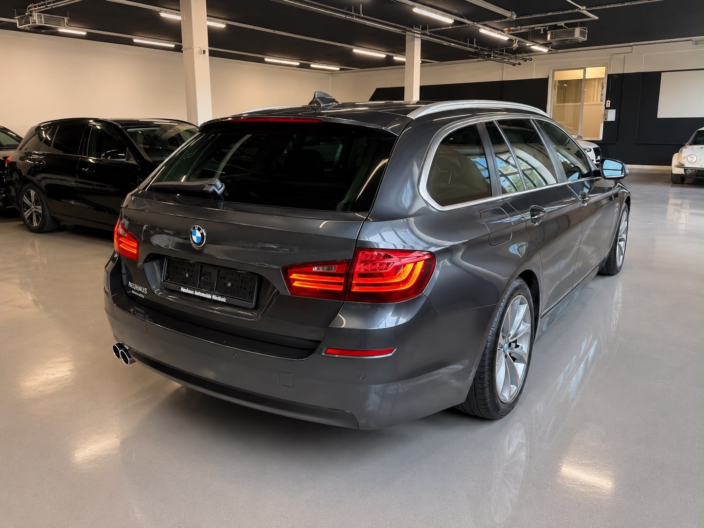BMW 528i Touring xDrive Modern Line Steptronic-image-8