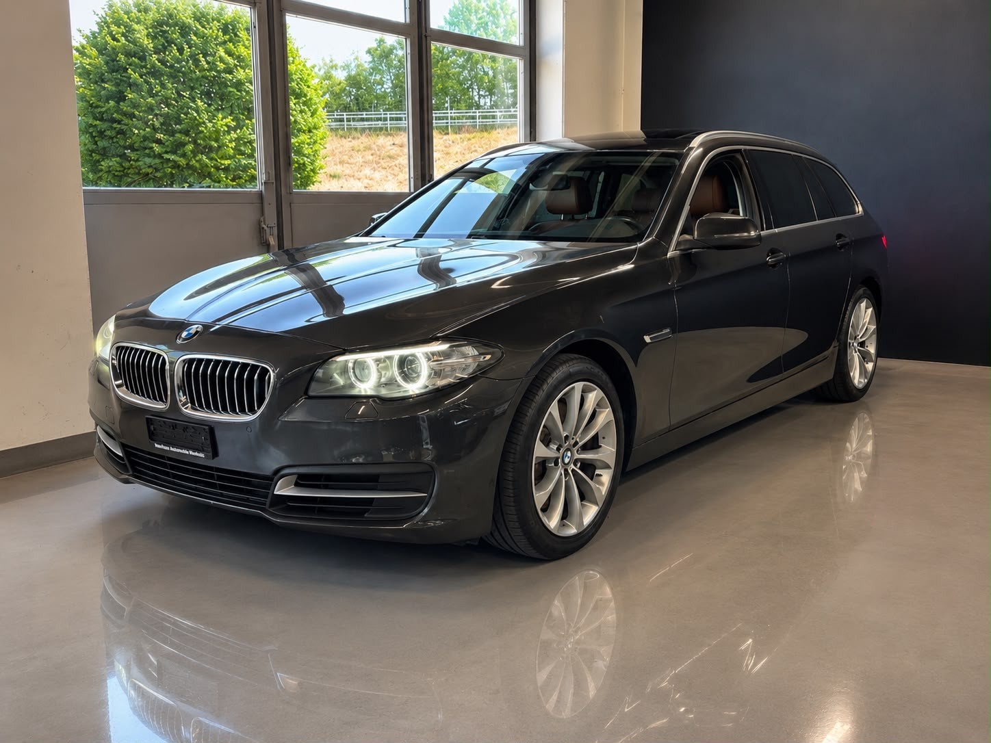 BMW 528i Touring xDrive Modern Line Steptronic-image-1