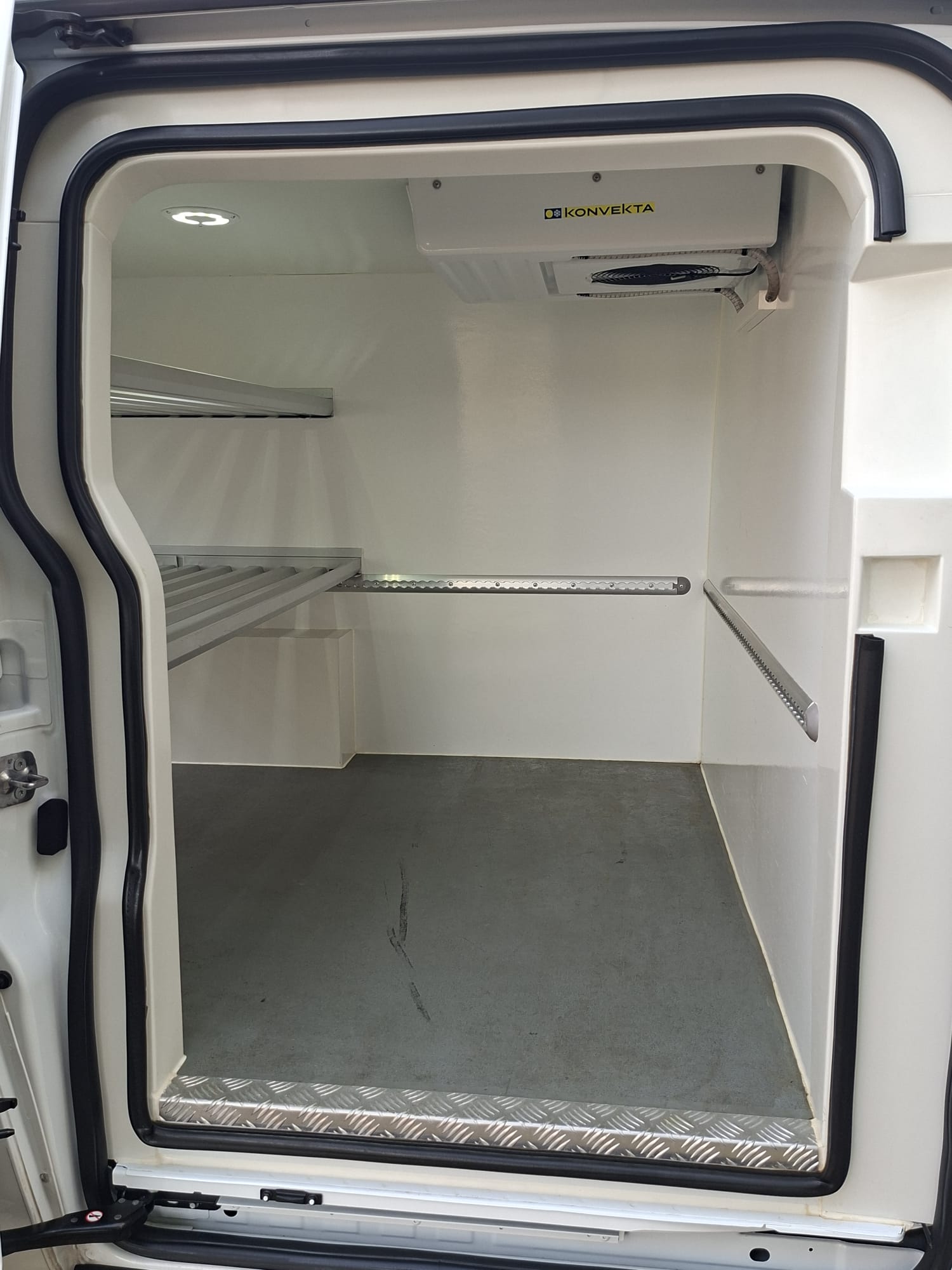FORD Transit Custom Van 300 L1H1 Trend-image-9