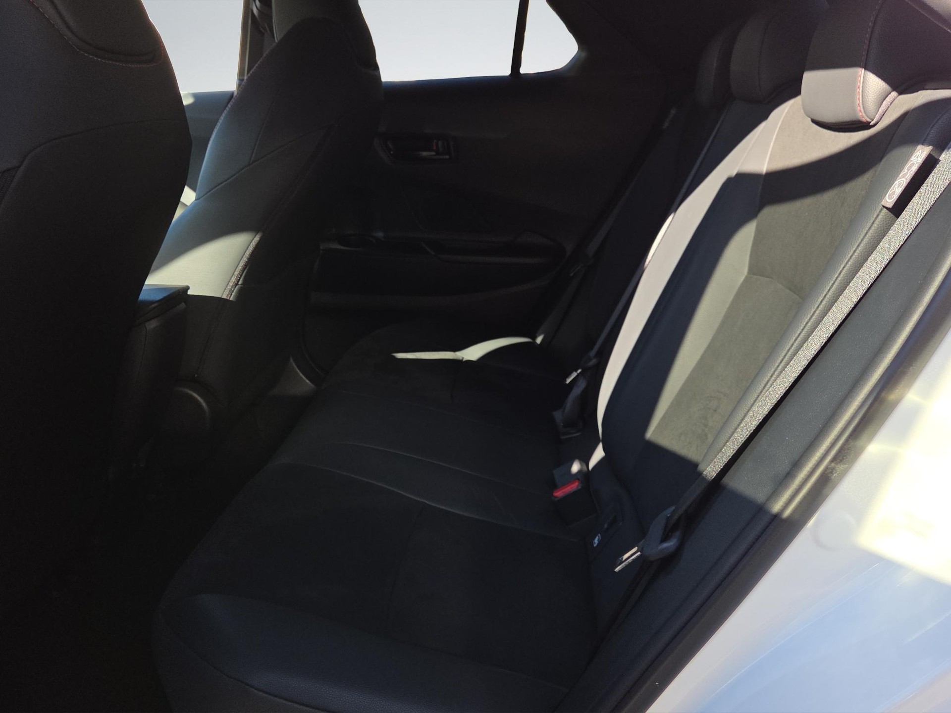 TOYOTA C-HR 2.0 HEV GR Sport 4x4-image-14