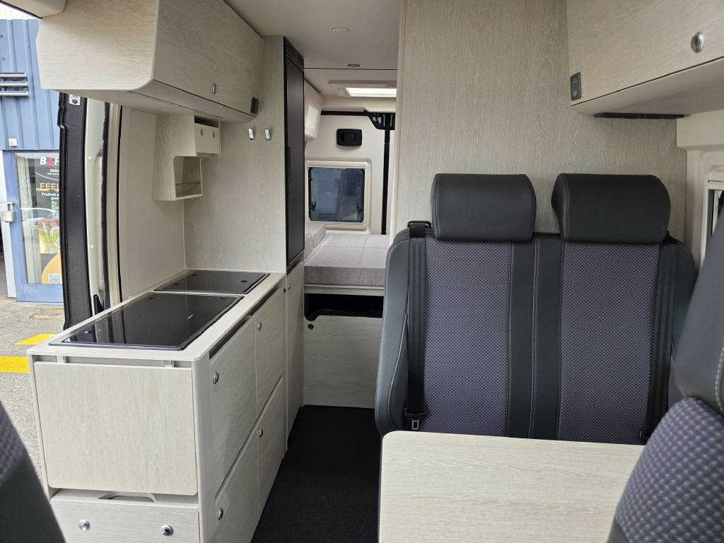 PEUGEOT 6.0 Cruise 180PS EAT8 Graphit-image-6