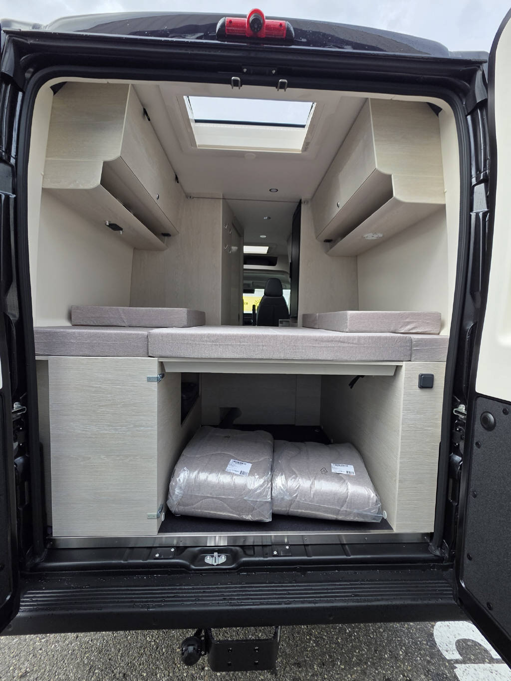 PEUGEOT 6.0 Cruise 180PS EAT8 Graphit-image-9