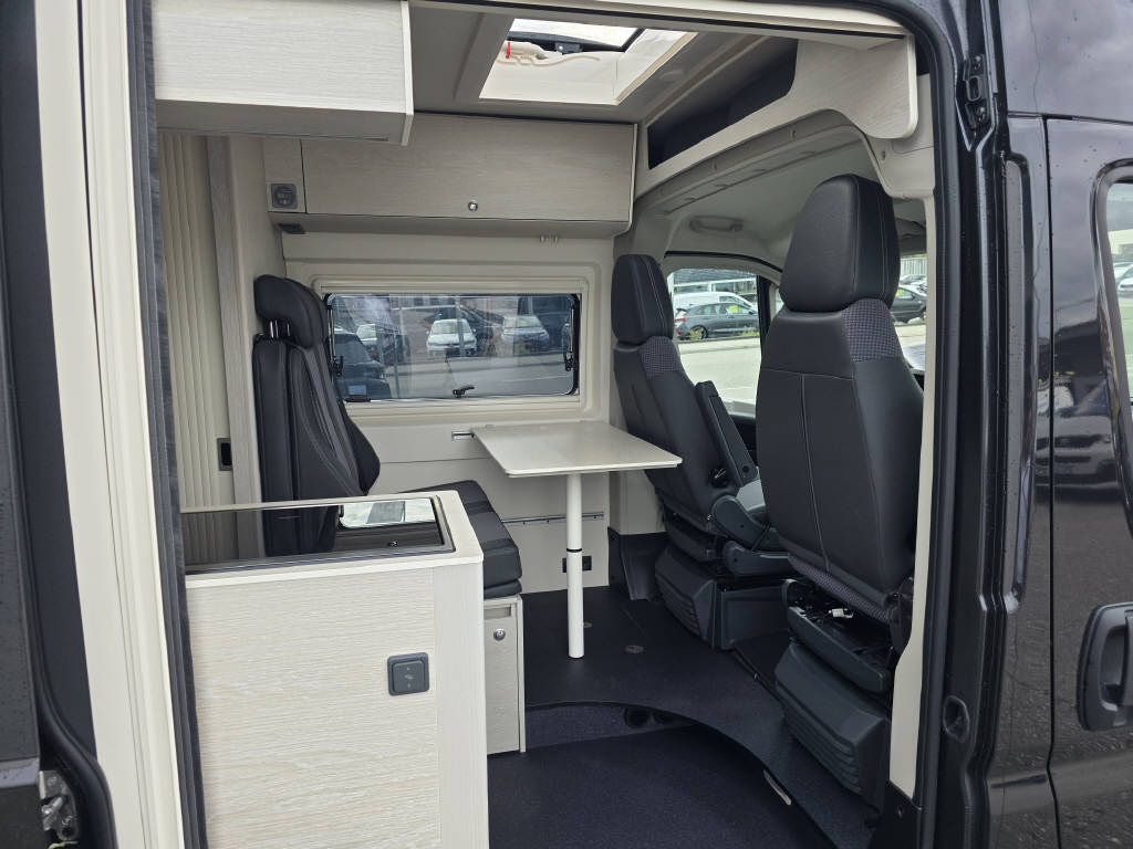 PEUGEOT 6.0 Cruise 180PS EAT8 Graphit-image-5