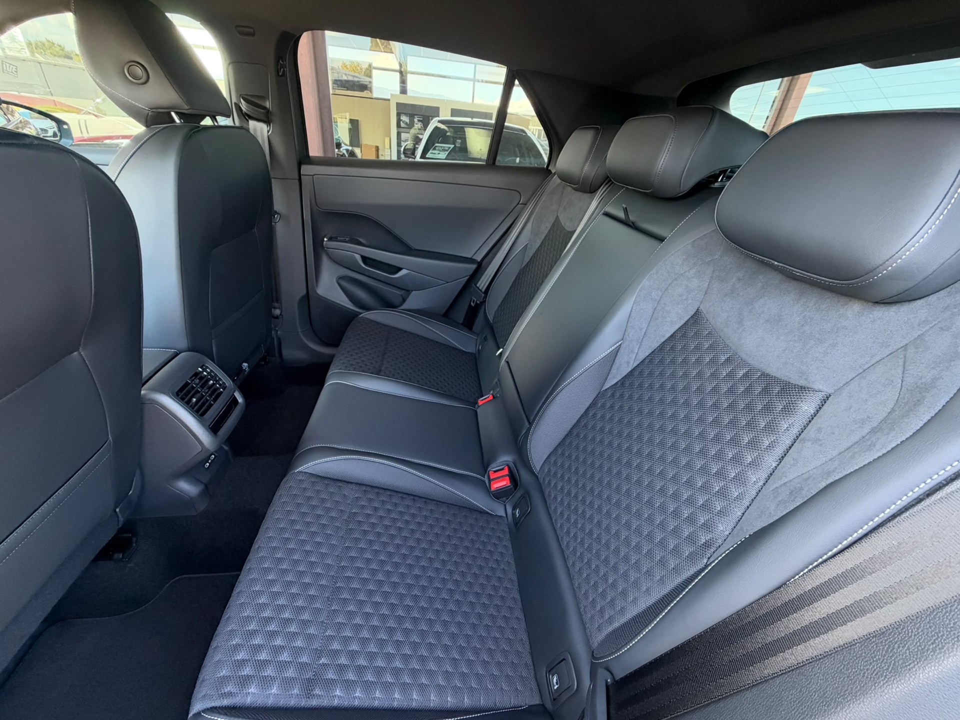 VW T-Roc 1.5 eTSI mHEV R-Line DSG-image-7