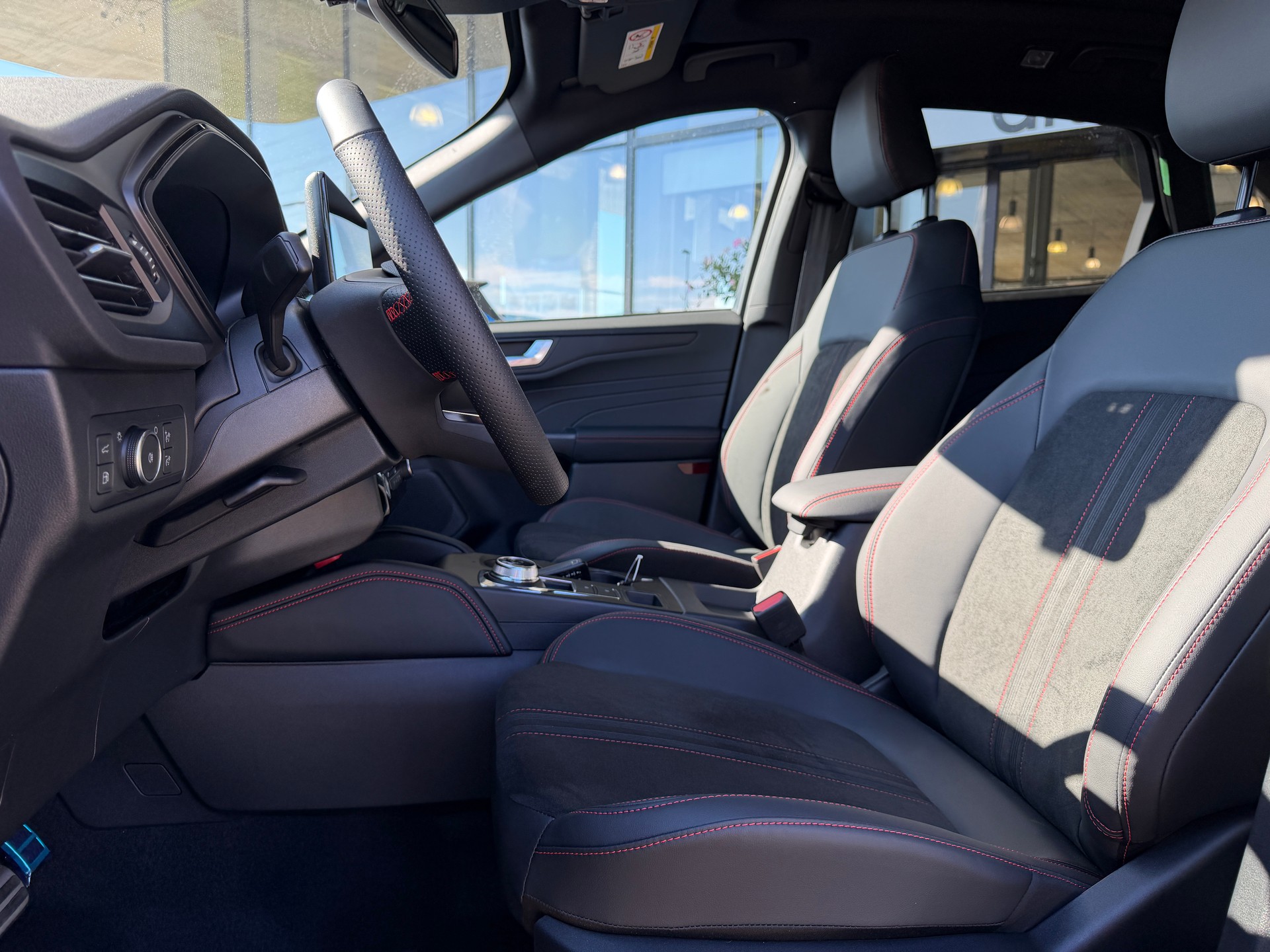 FORD Kuga 2.5 PHEV ST-Line X FWD Sondermodell Black Edition C26PC29-image-6