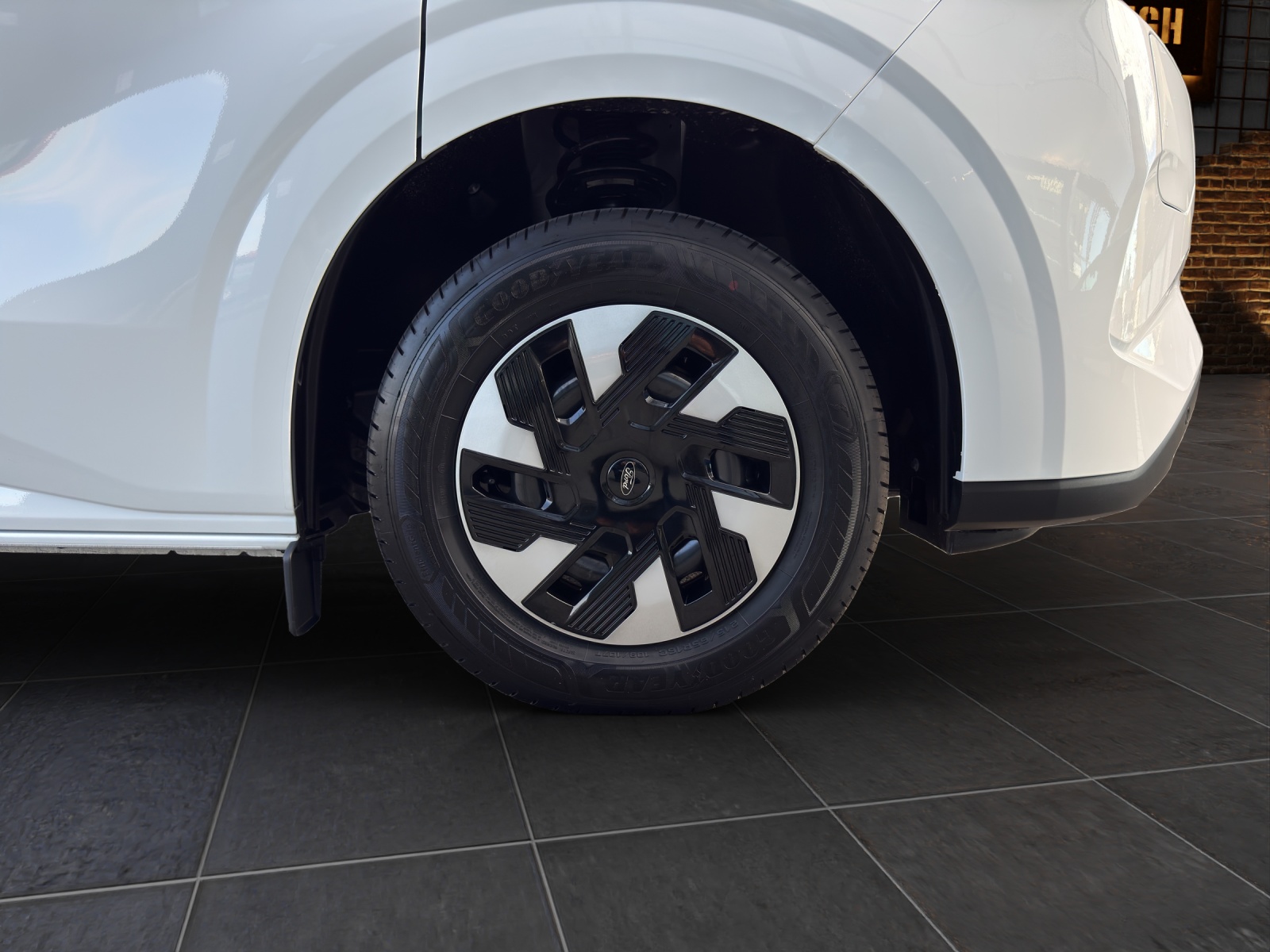 FORD Transit Custom Van 320 L1 2.5 Duratec 233PS Trend PHEV-image-14