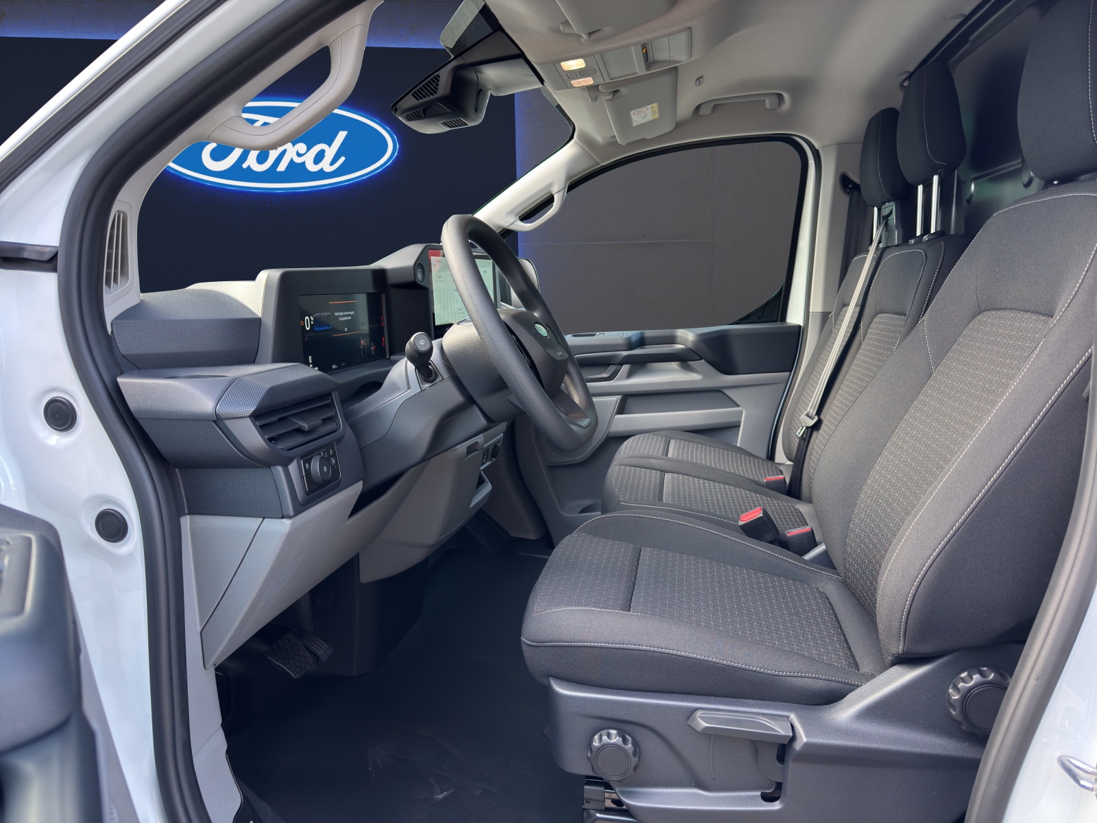 FORD Transit Custom Van 320 L1 2.5 Duratec 233PS Trend PHEV-image-6