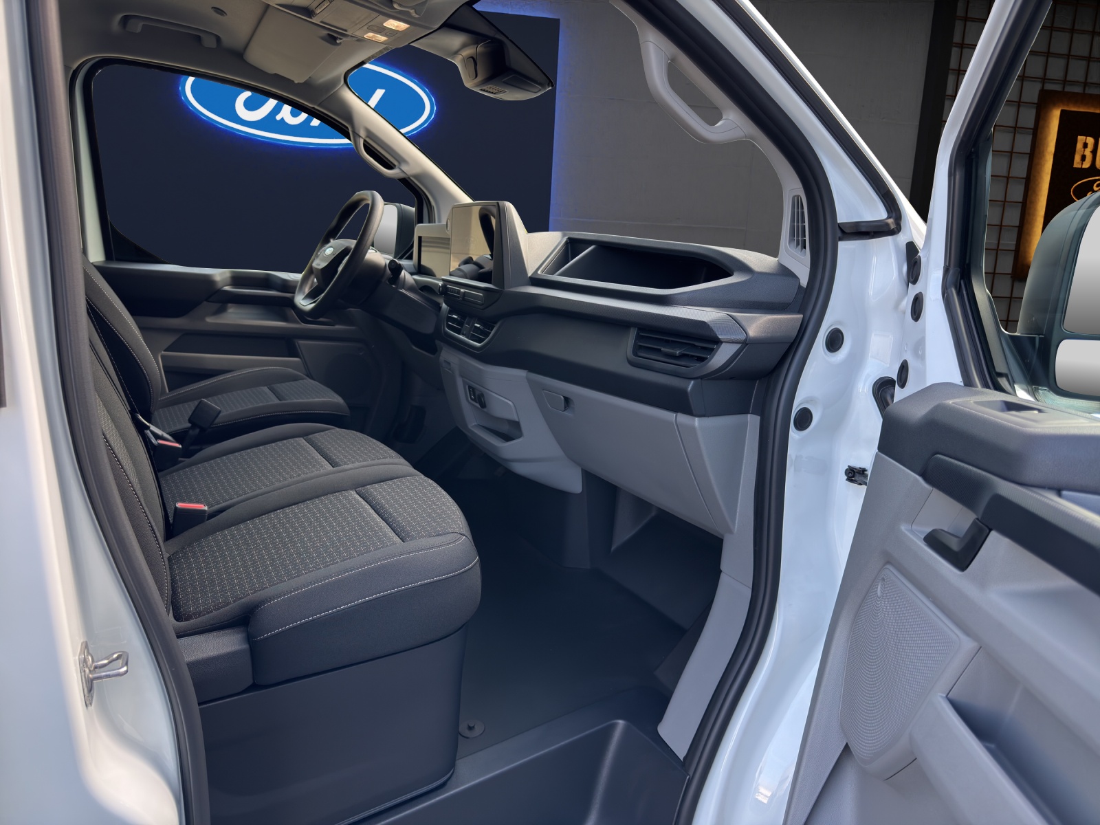 FORD Transit Custom Van 320 L1 2.5 Duratec 233PS Trend PHEV-image-11