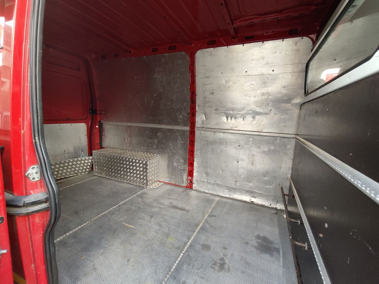 RENAULT Master T35 2.5dCi L2H2-image-8