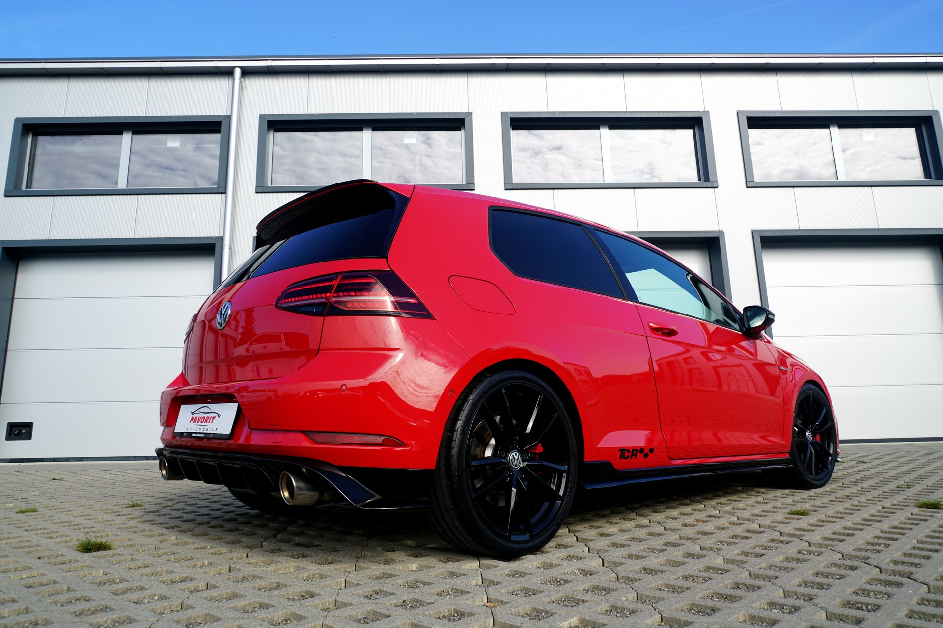 VW Golf 2.0 TSI GTI TCR DSG (CH)-image-2