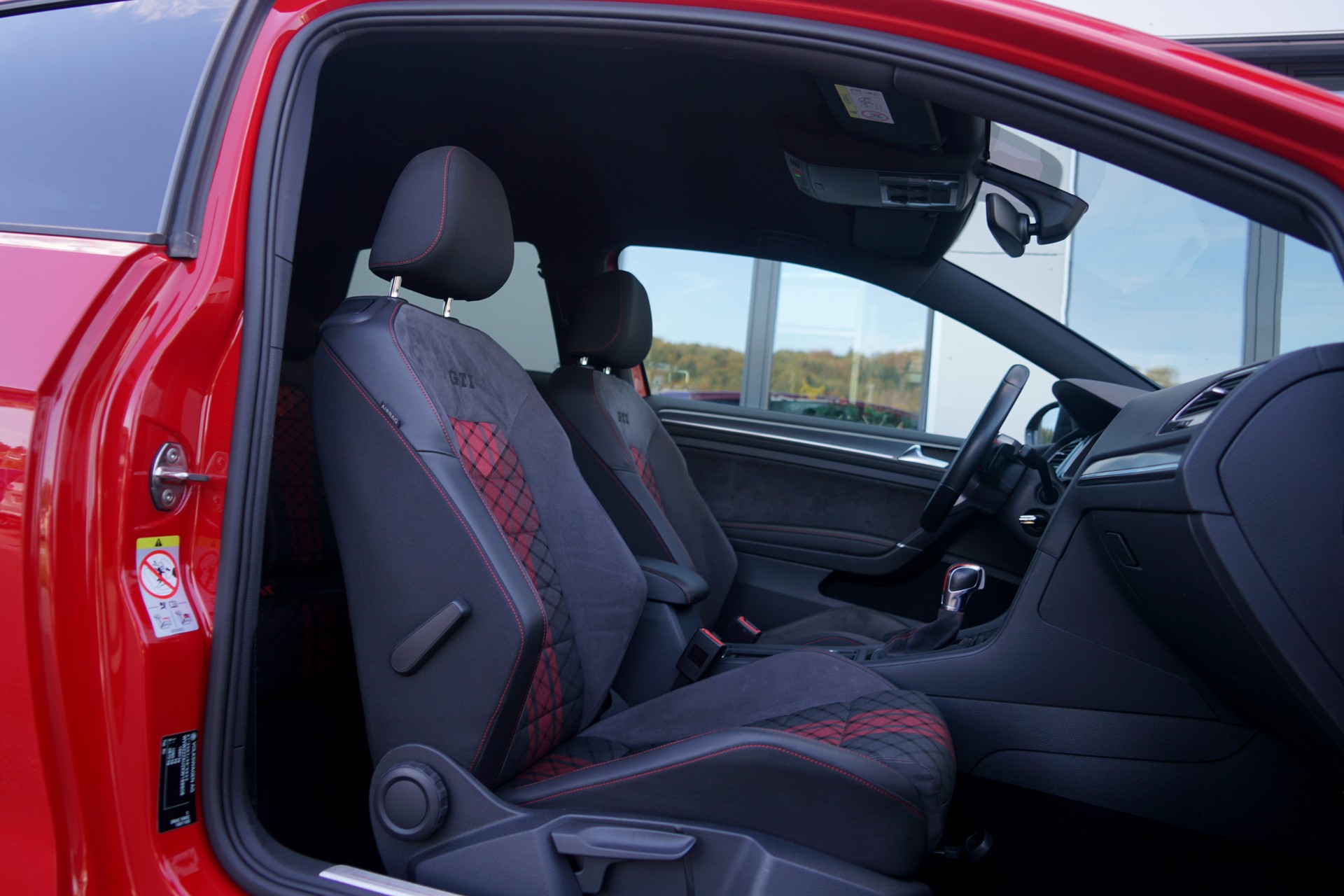 VW Golf 2.0 TSI GTI TCR DSG (CH)-image-21