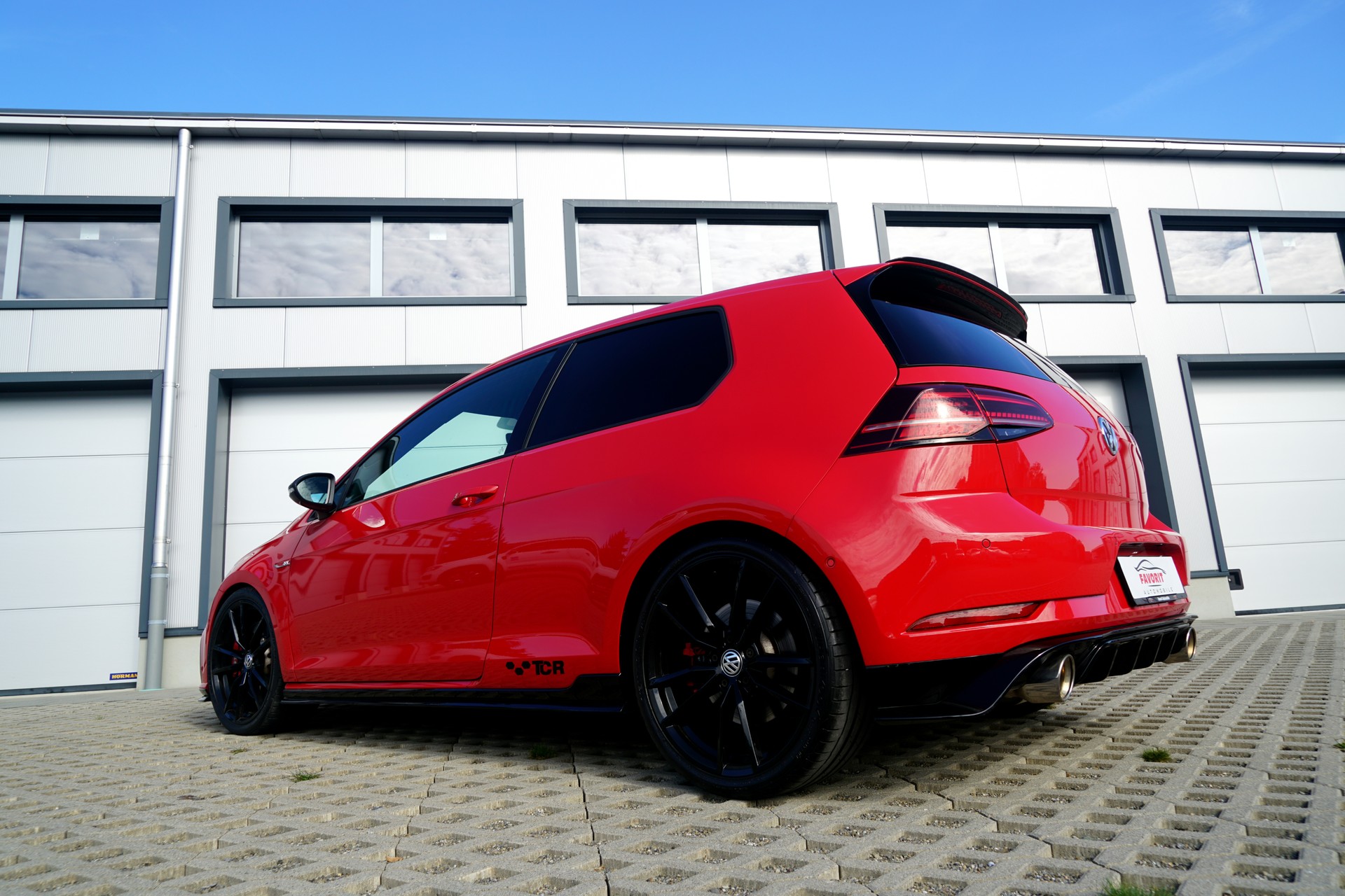 VW Golf 2.0 TSI GTI TCR DSG (CH)-image-3