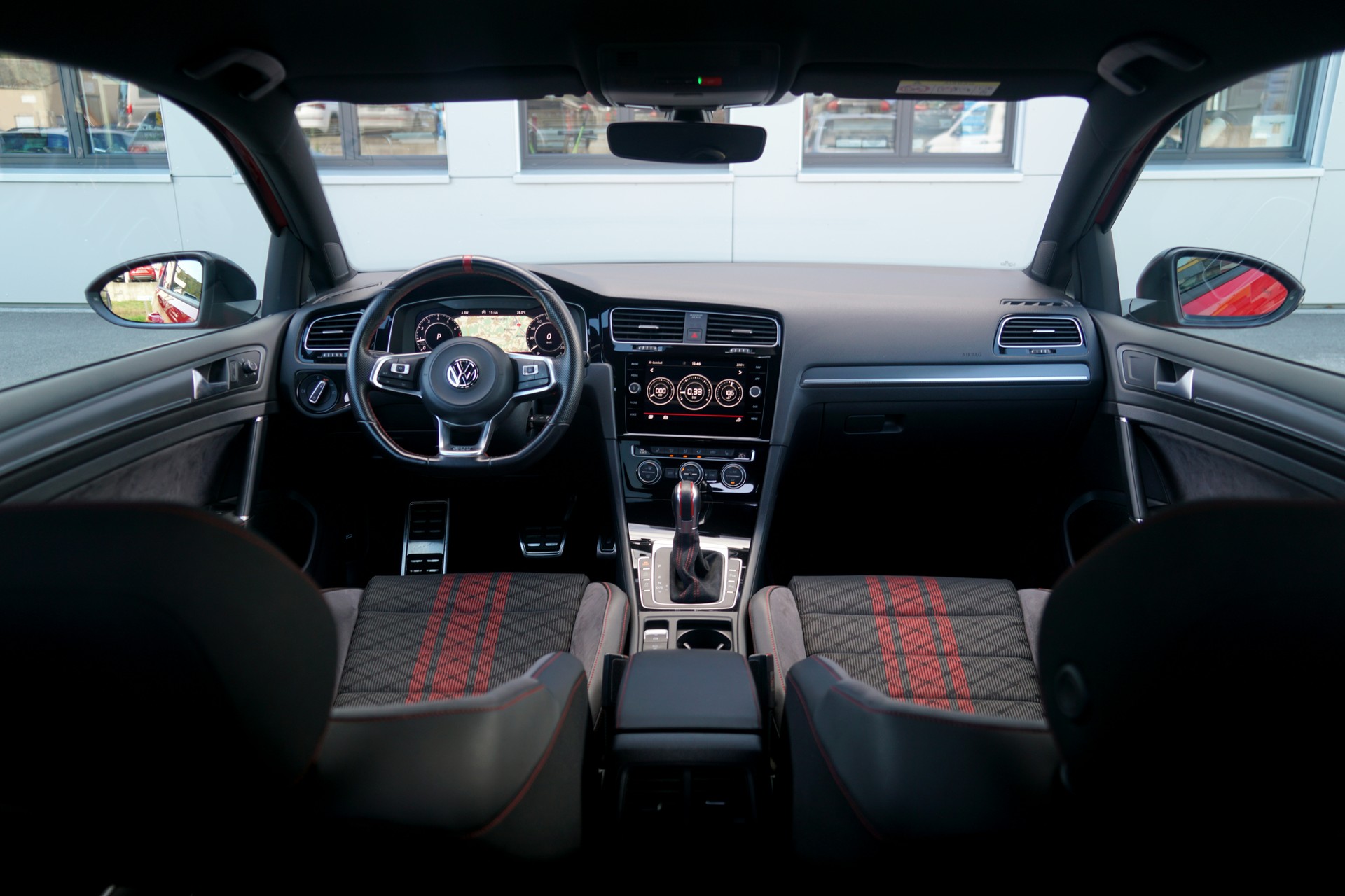 VW Golf 2.0 TSI GTI TCR DSG (CH)-image-24