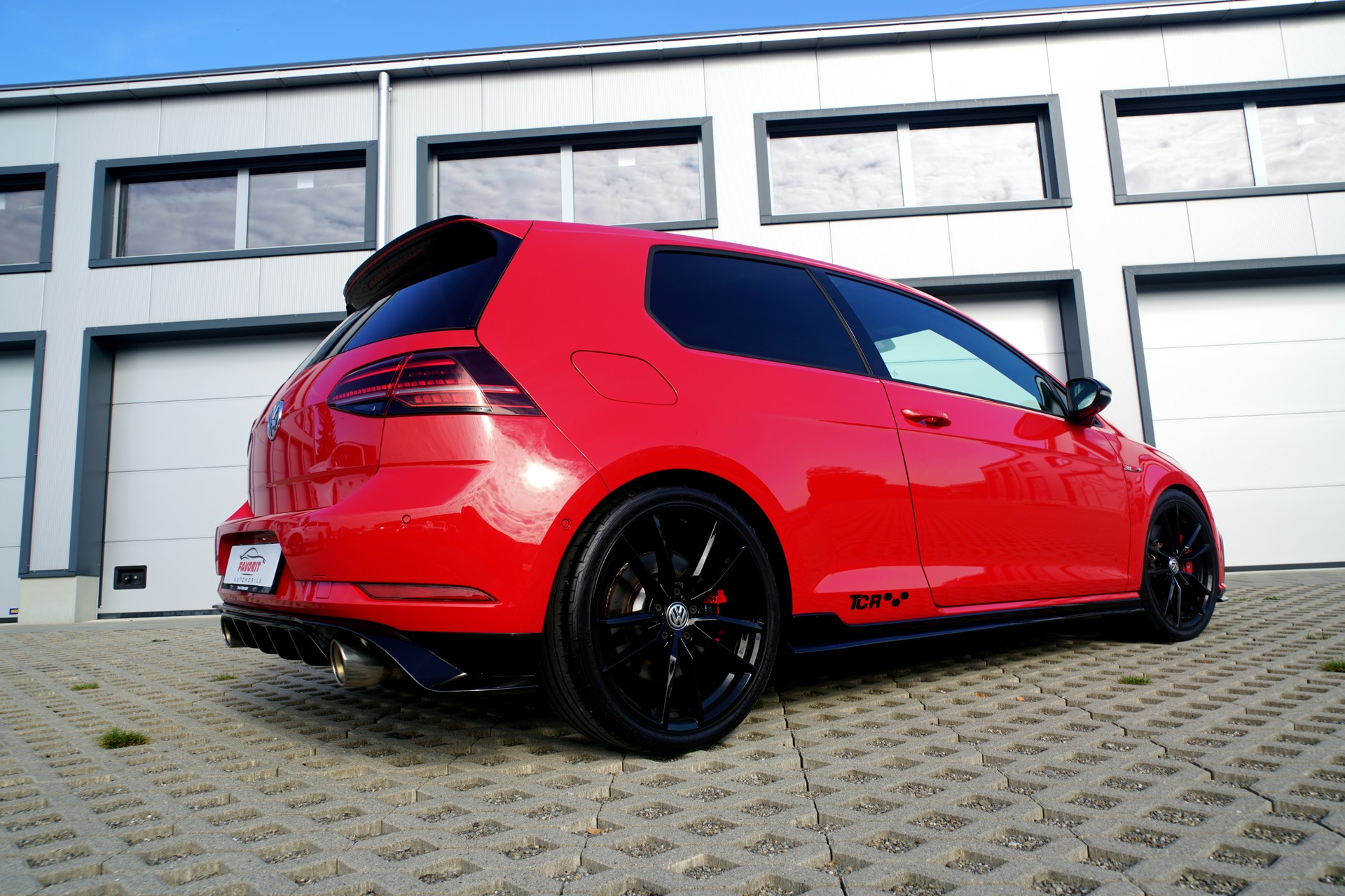 VW Golf 2.0 TSI GTI TCR DSG (CH)-image-14