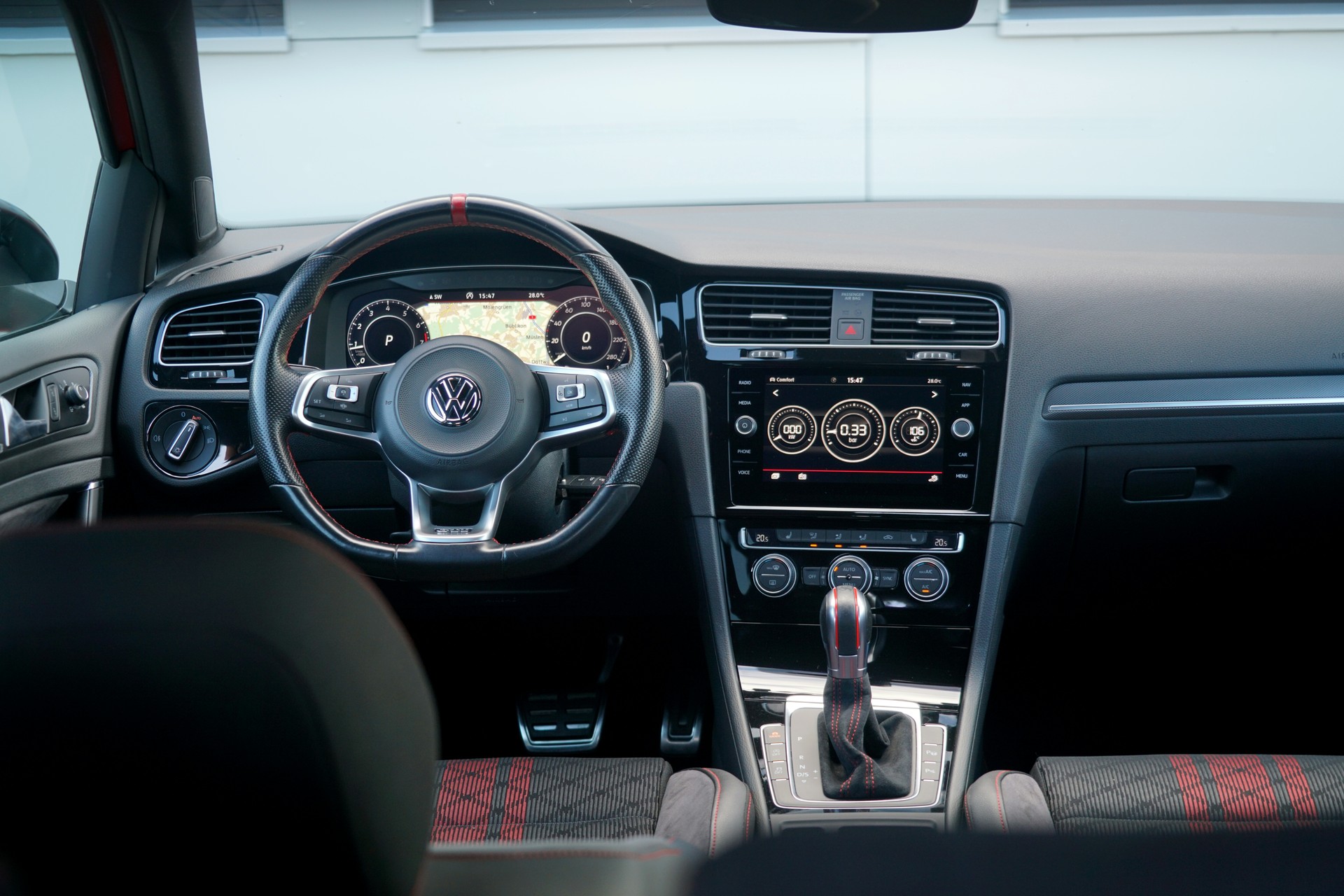 VW Golf 2.0 TSI GTI TCR DSG (CH)-image-7