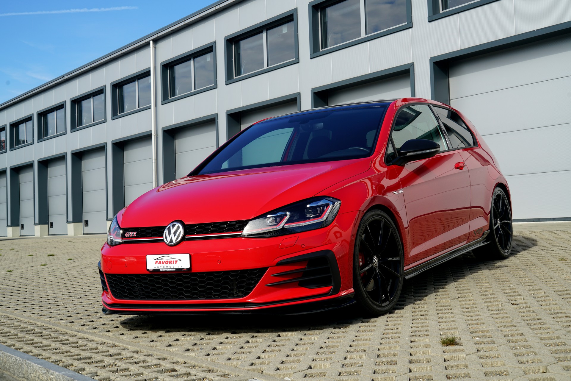 VW Golf 2.0 TSI GTI TCR DSG (CH)-image-1