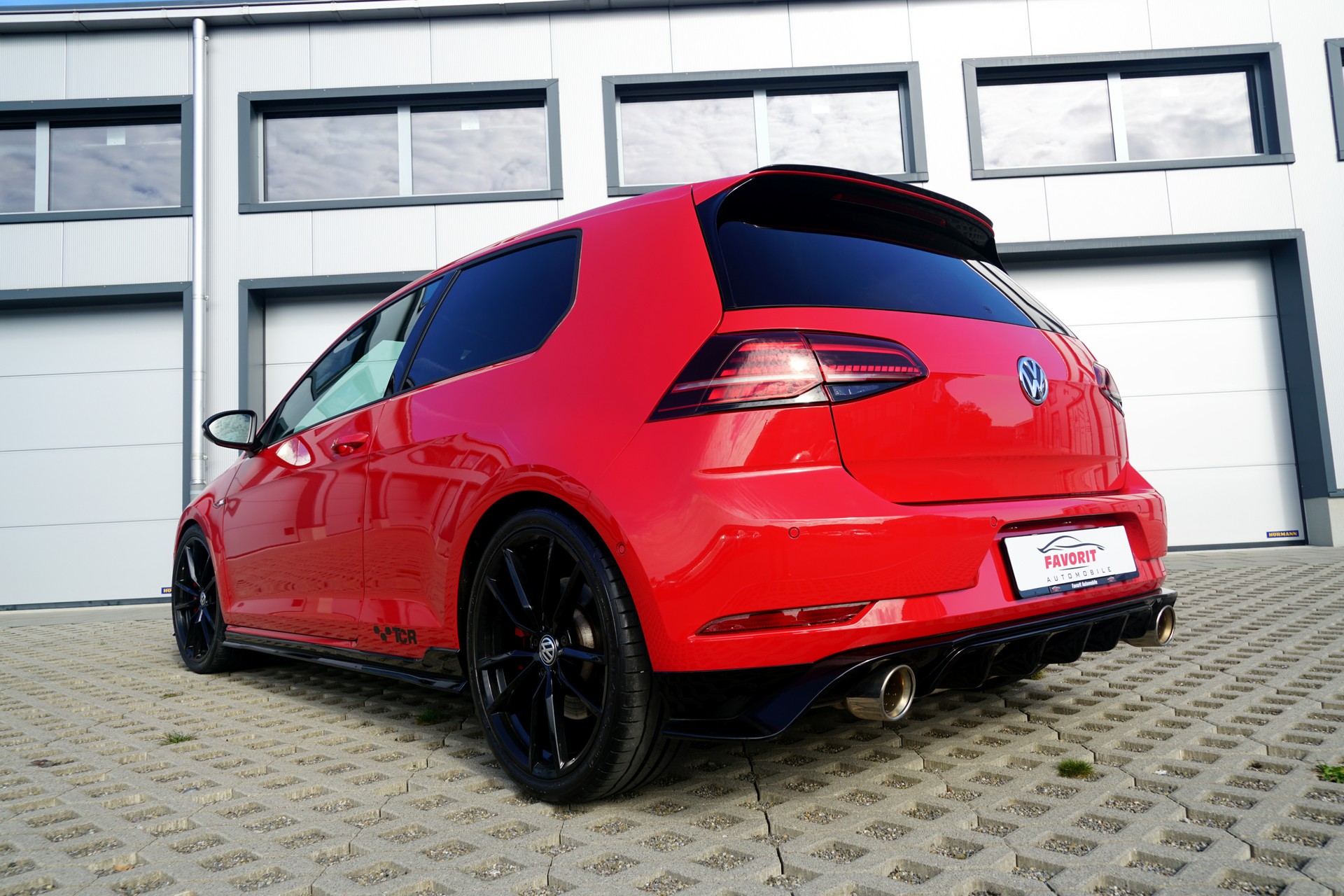 VW Golf 2.0 TSI GTI TCR DSG (CH)-image-12