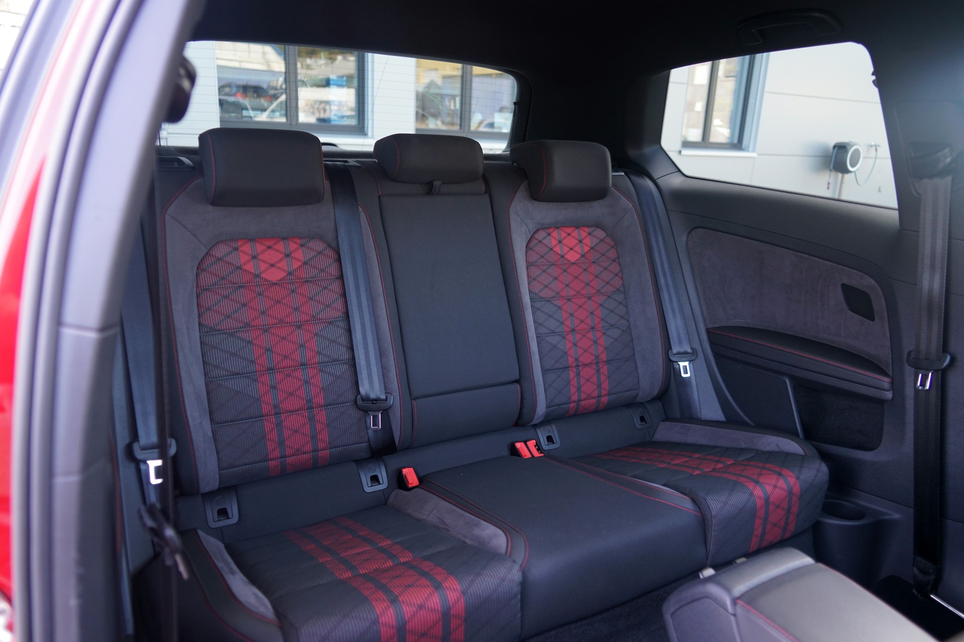VW Golf 2.0 TSI GTI TCR DSG (CH)-image-25