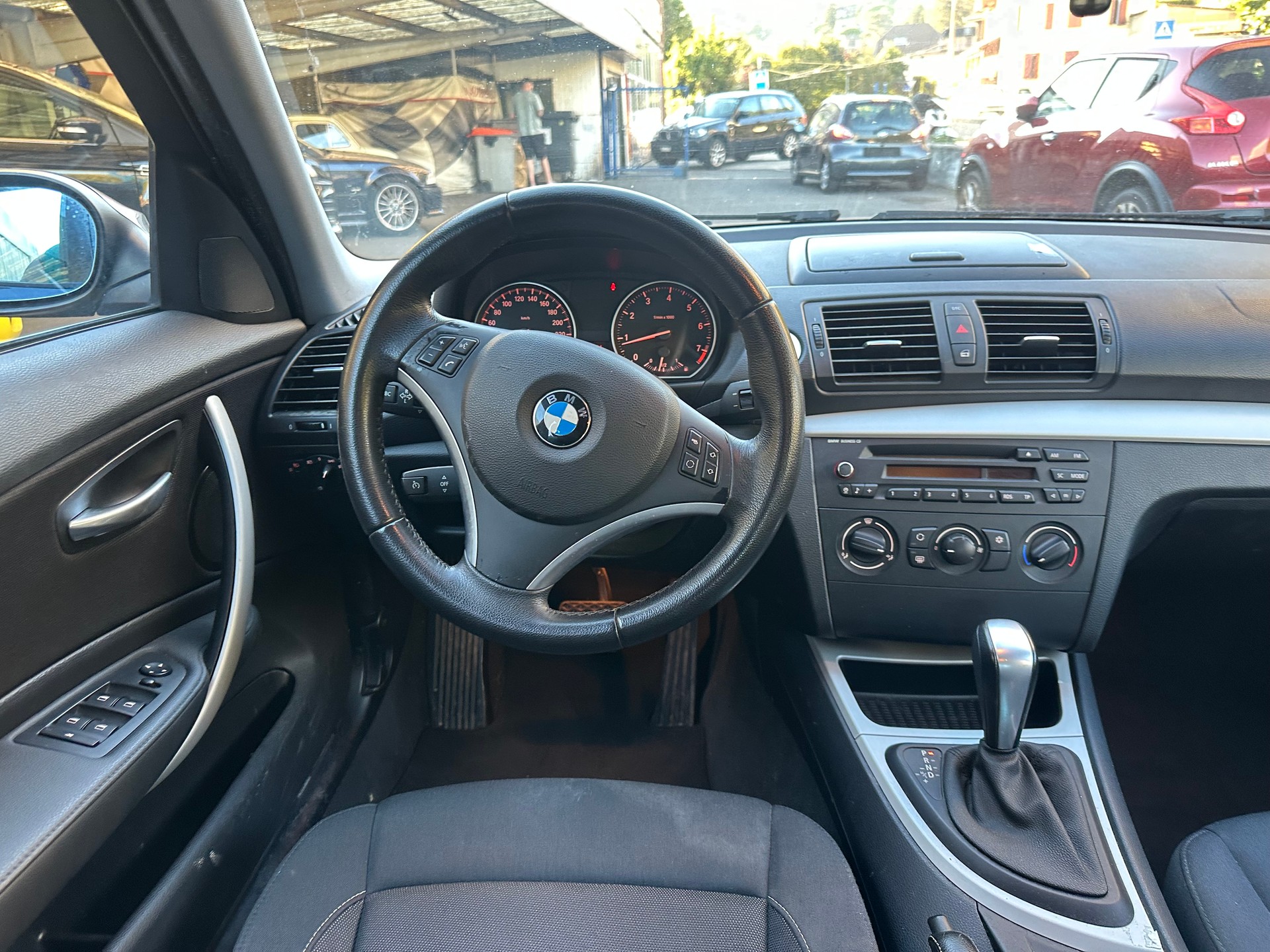 BMW 120i Steptronic-image-9
