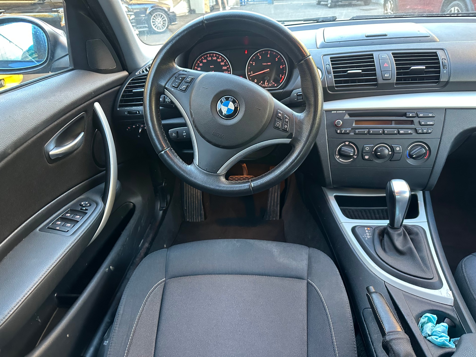 BMW 120i Steptronic-image-10