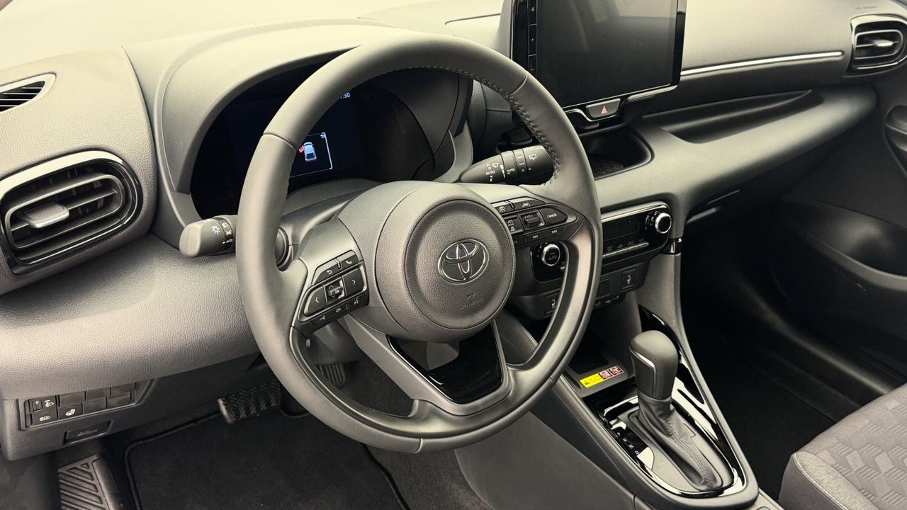 TOYOTA Yaris 1.5 Sport e-CVT-image-6
