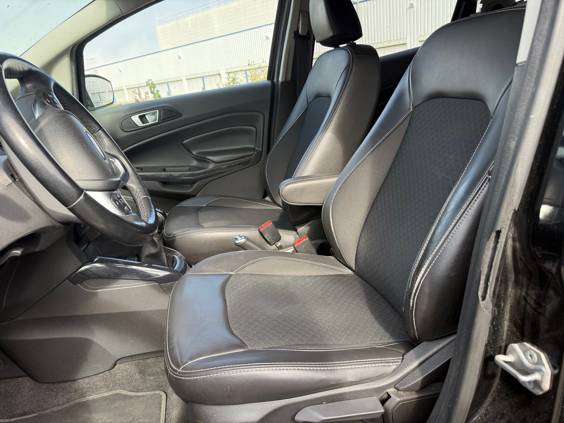 FORD EcoSport 1.0 SCTi Titanium-image-9