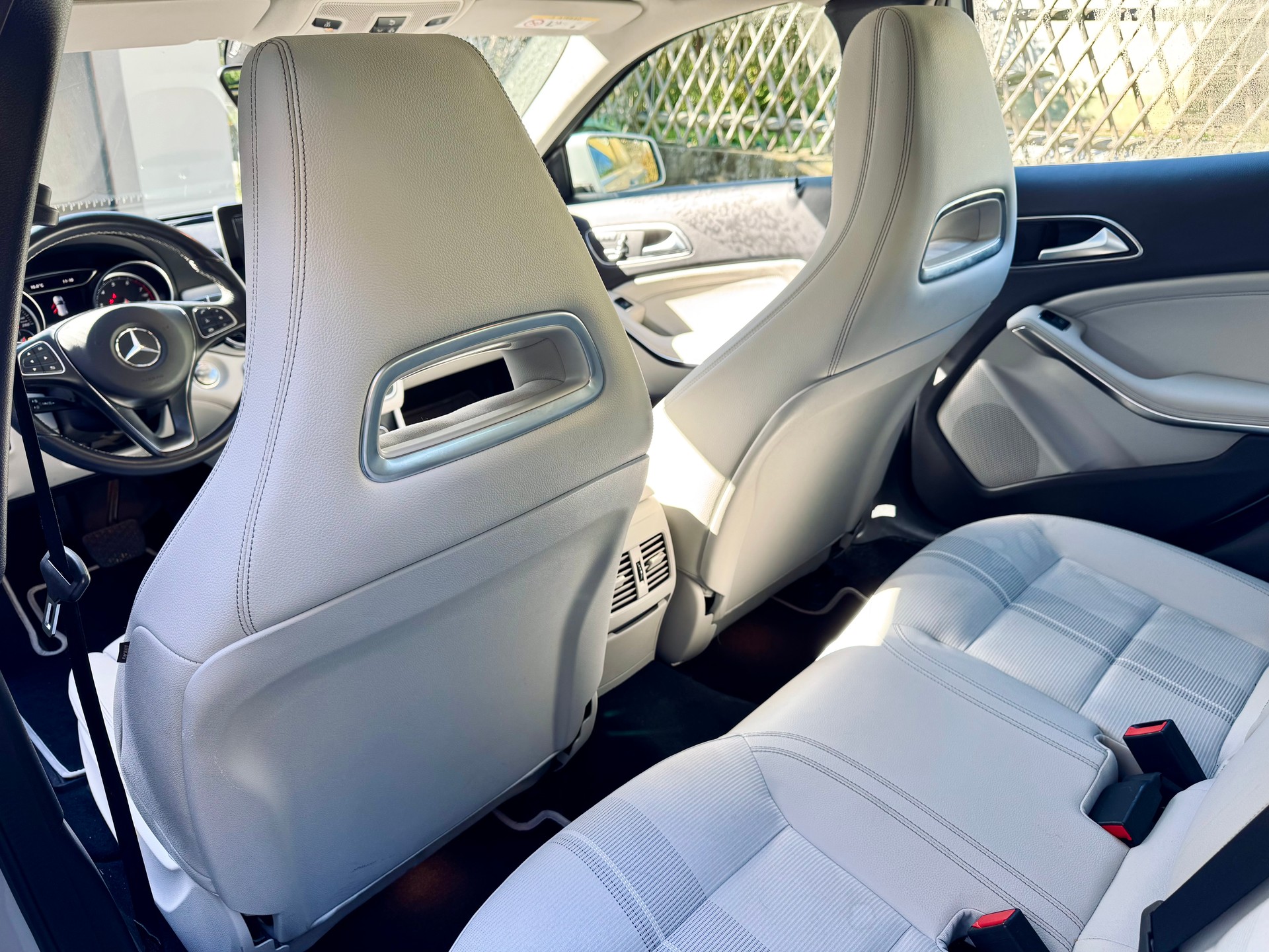 MERCEDES-BENZ GLA 220 Urban 4m-image-4