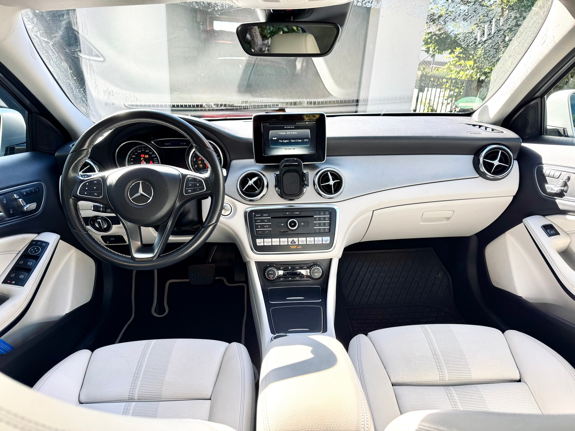 MERCEDES-BENZ GLA 220 Urban 4m-image-5